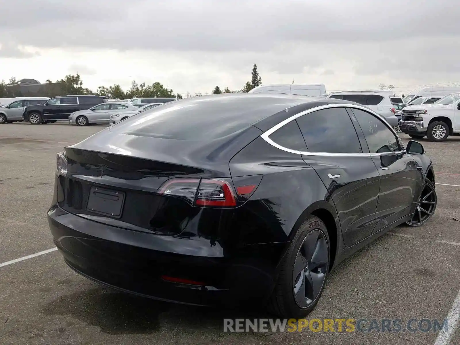 4 Фотография поврежденного автомобиля 5YJ3E1EA8KF399704 TESLA MODEL 3 2019