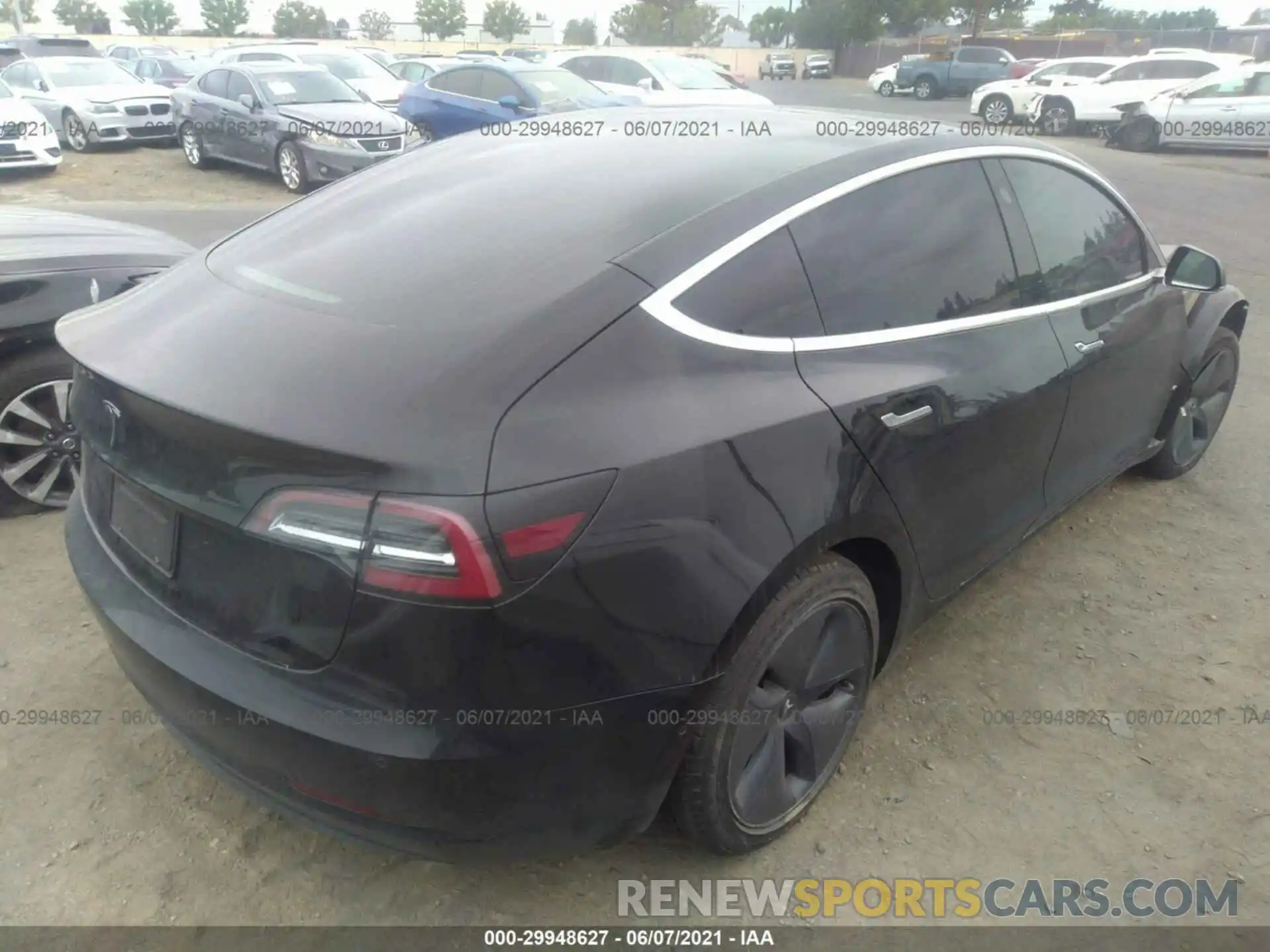 4 Фотография поврежденного автомобиля 5YJ3E1EA8KF399721 TESLA MODEL 3 2019