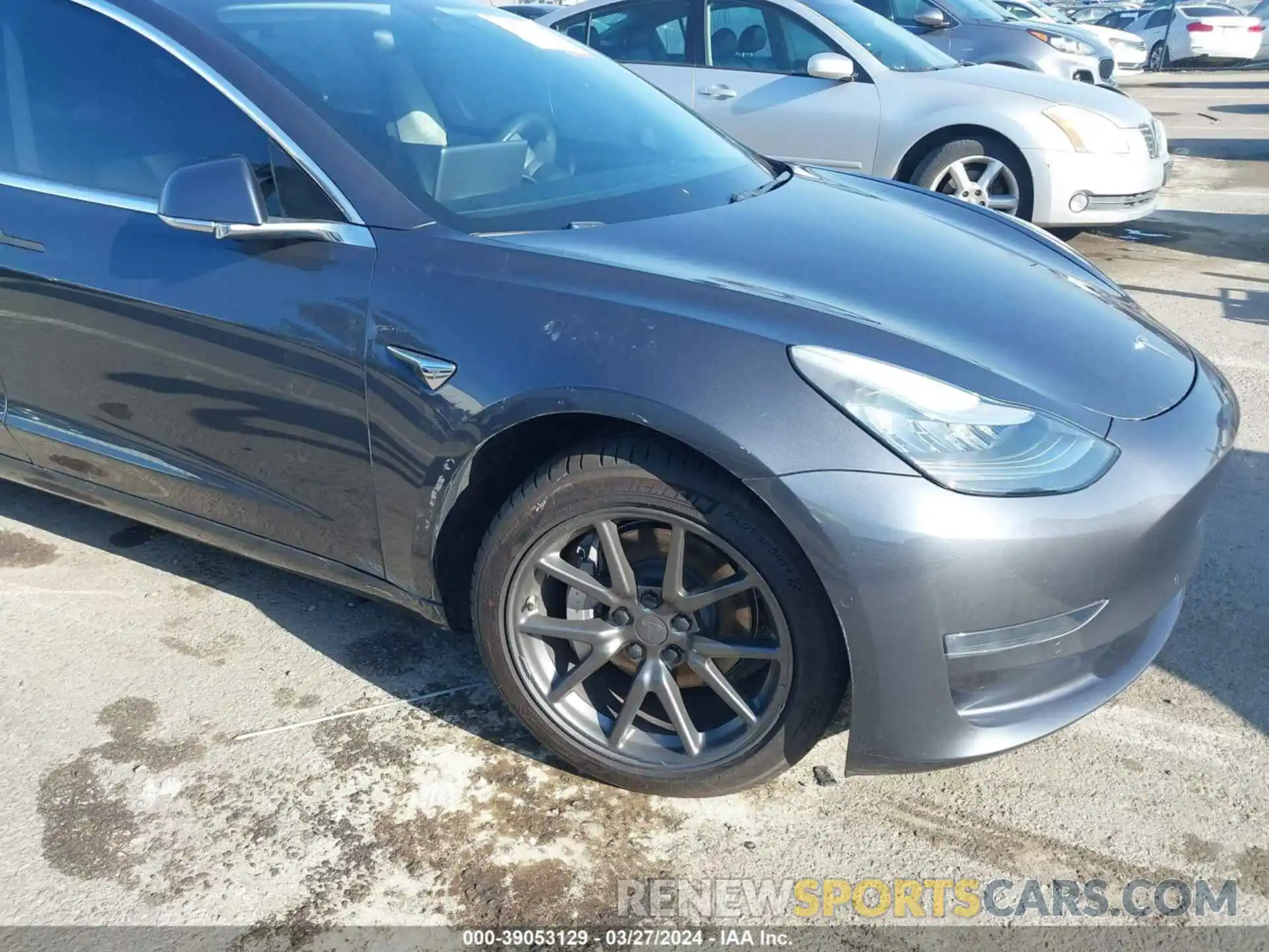 18 Photograph of a damaged car 5YJ3E1EA8KF400480 TESLA MODEL 3 2019