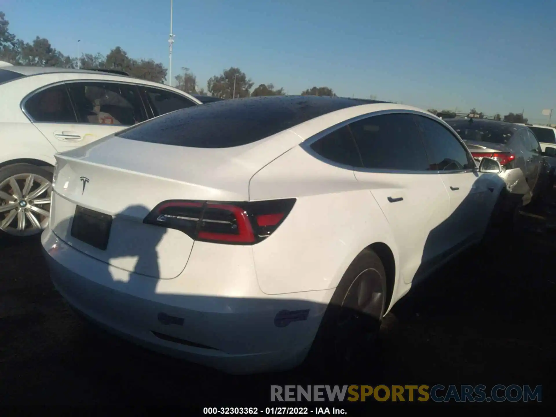 4 Photograph of a damaged car 5YJ3E1EA8KF425105 TESLA MODEL 3 2019