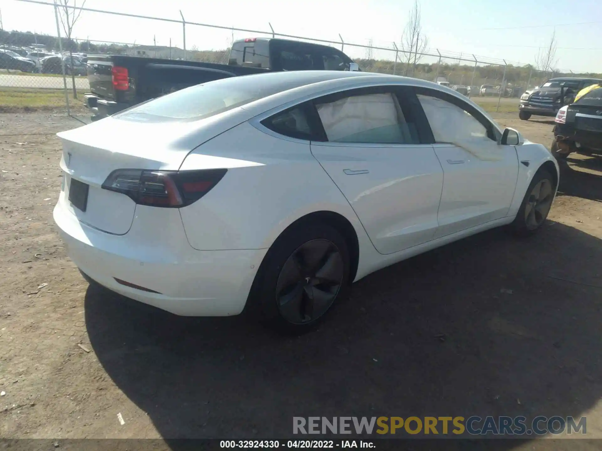 4 Фотография поврежденного автомобиля 5YJ3E1EA8KF483876 TESLA MODEL 3 2019