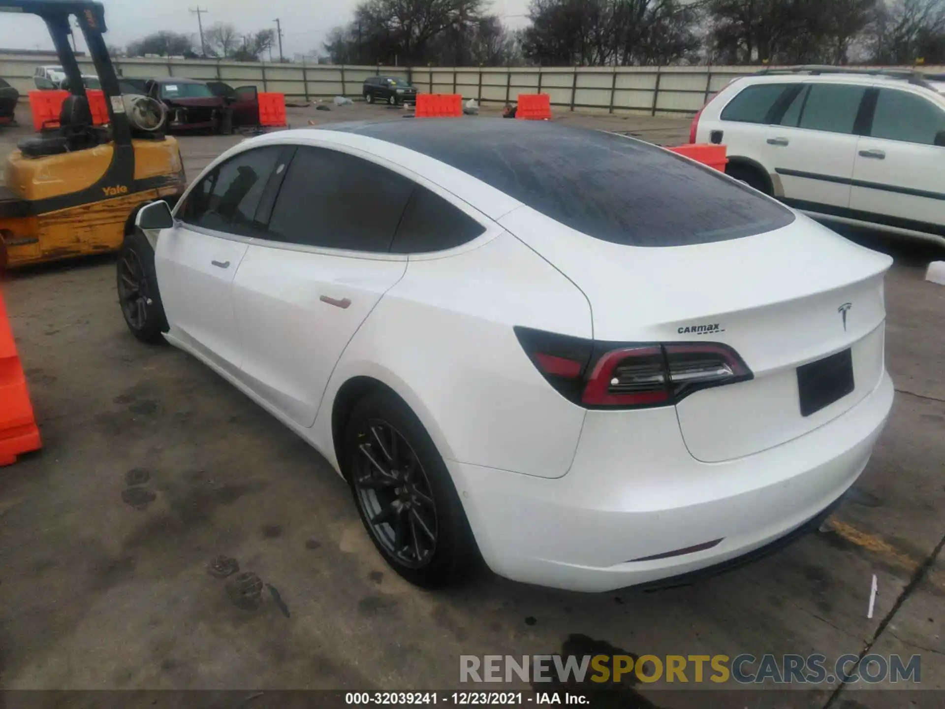 3 Photograph of a damaged car 5YJ3E1EA8KF485546 TESLA MODEL 3 2019