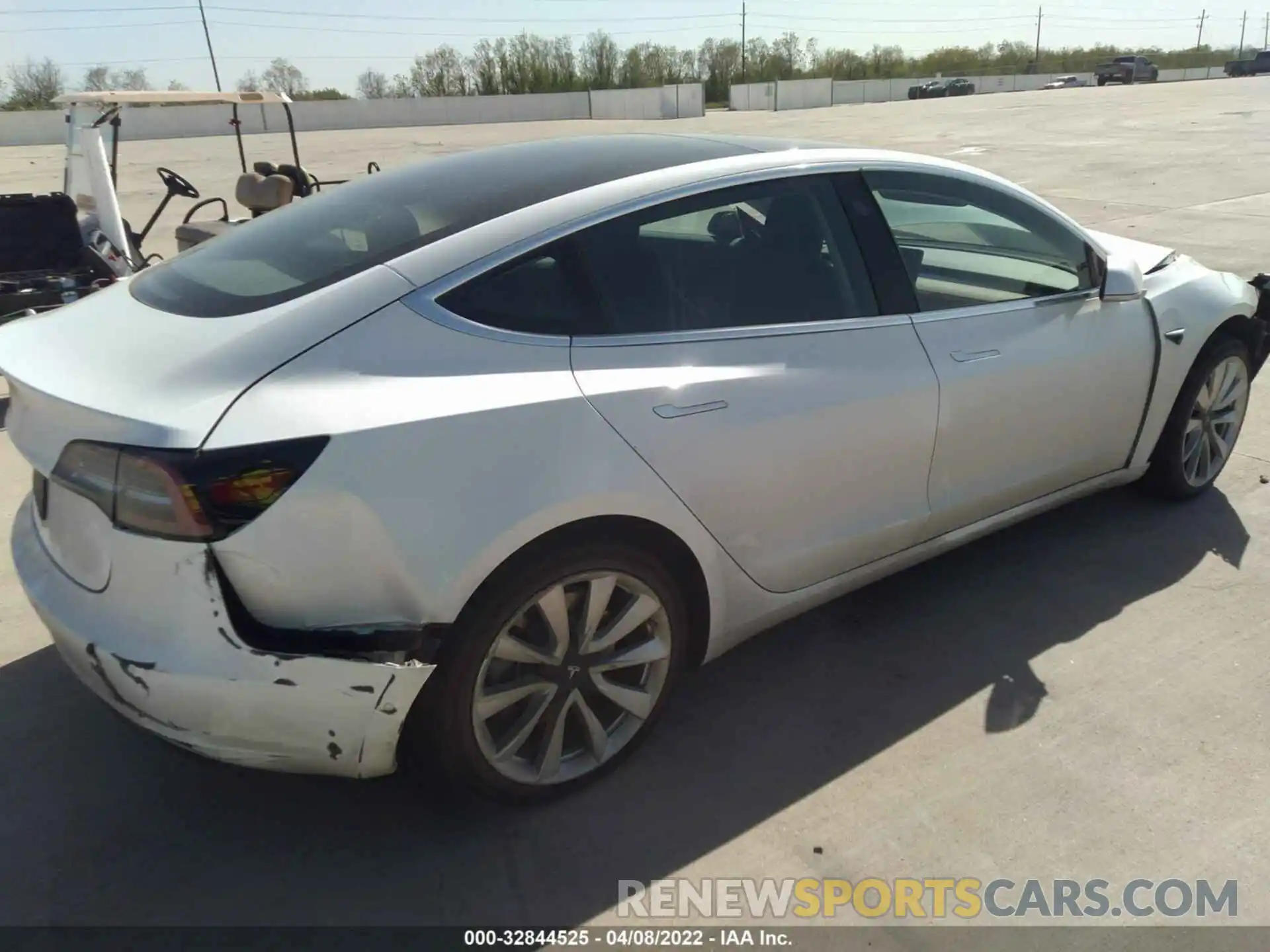 4 Photograph of a damaged car 5YJ3E1EA9KF191041 TESLA MODEL 3 2019