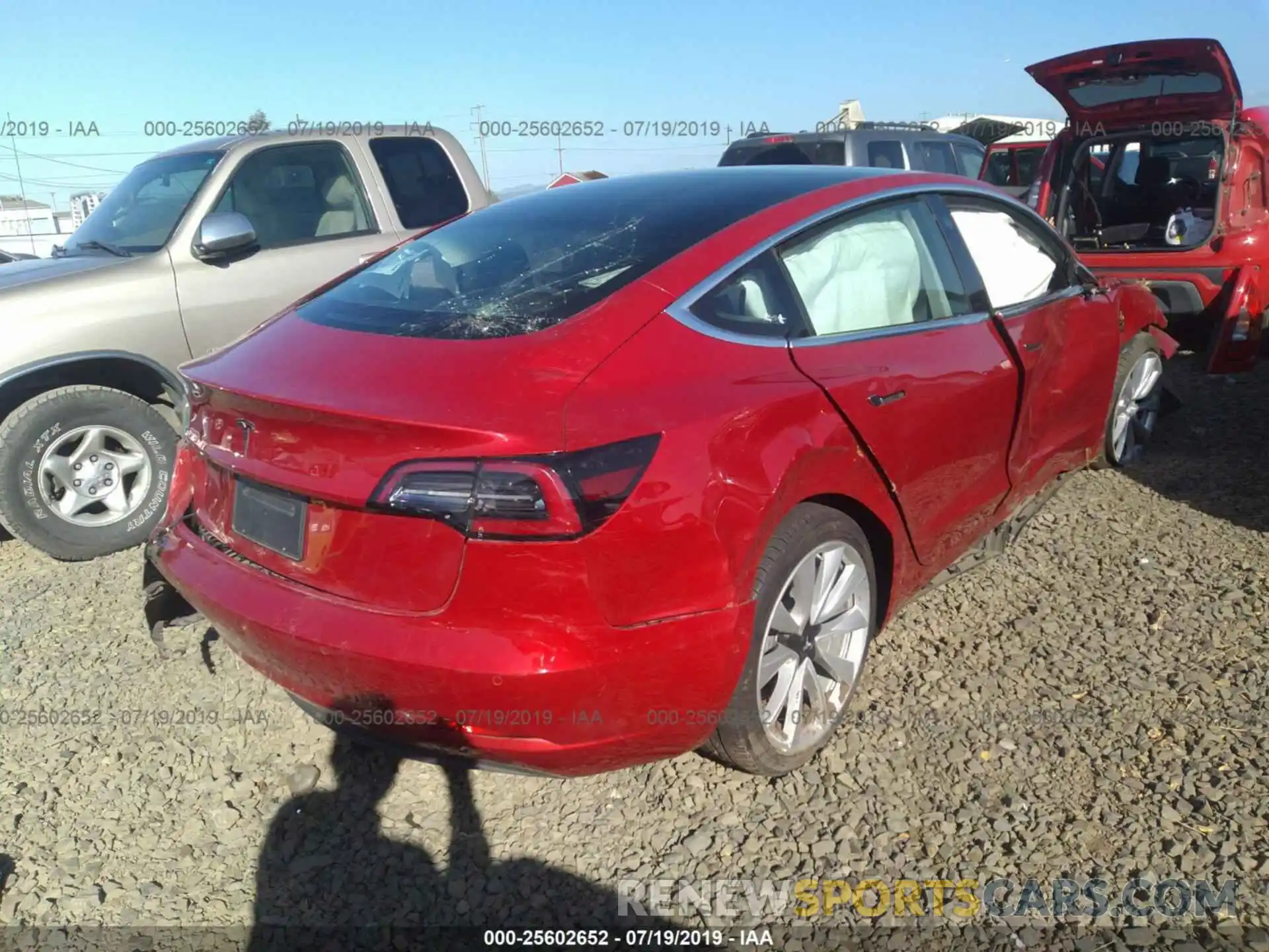 4 Фотография поврежденного автомобиля 5YJ3E1EA9KF301117 TESLA MODEL 3 2019