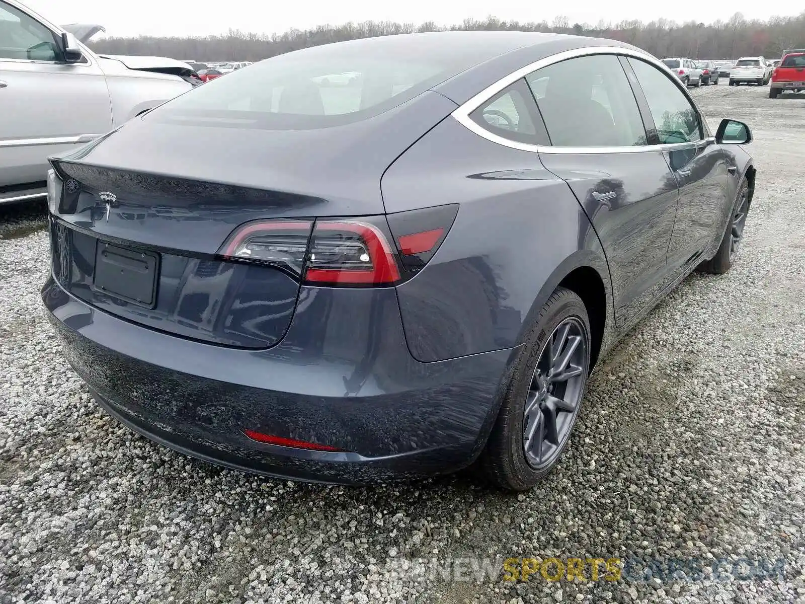 4 Photograph of a damaged car 5YJ3E1EA9KF313638 TESLA MODEL 3 2019