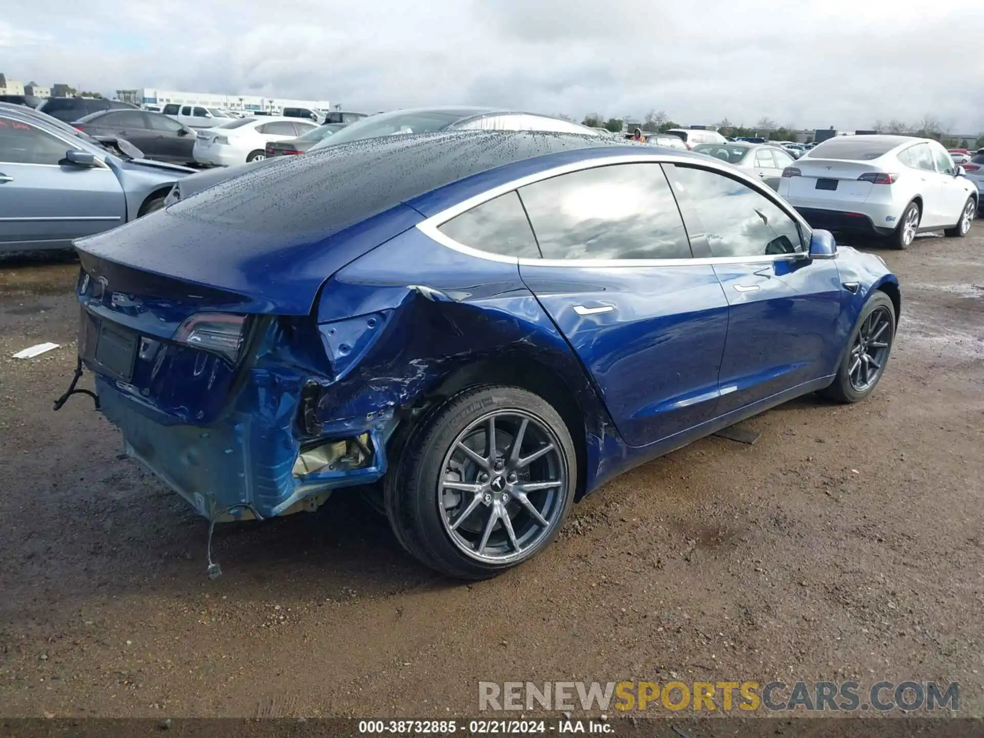 4 Photograph of a damaged car 5YJ3E1EA9KF317947 TESLA MODEL 3 2019