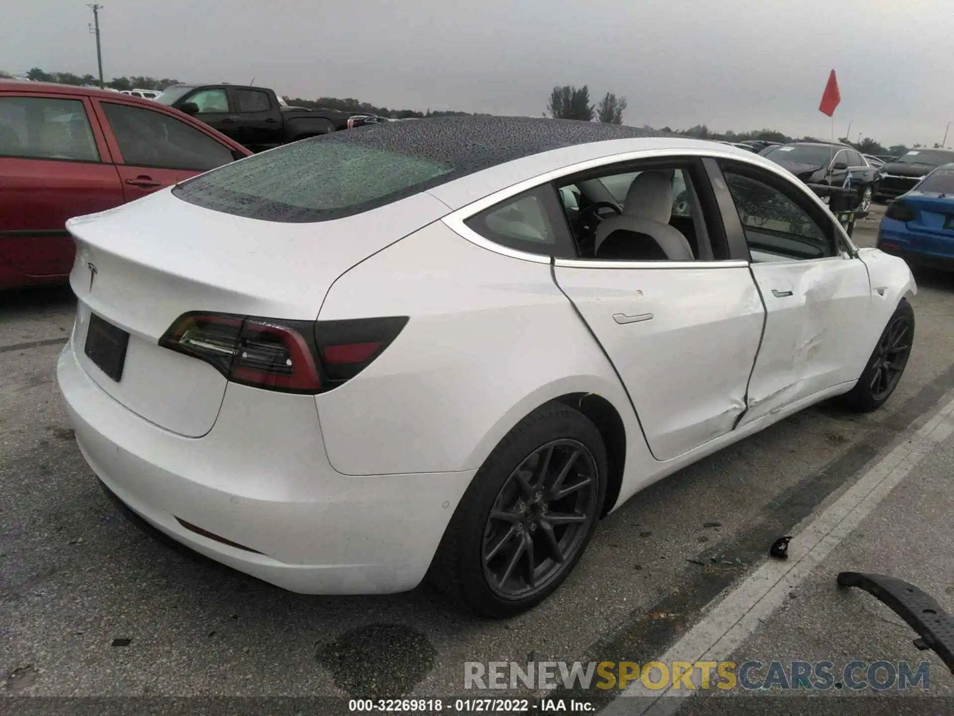 4 Фотография поврежденного автомобиля 5YJ3E1EA9KF429387 TESLA MODEL 3 2019