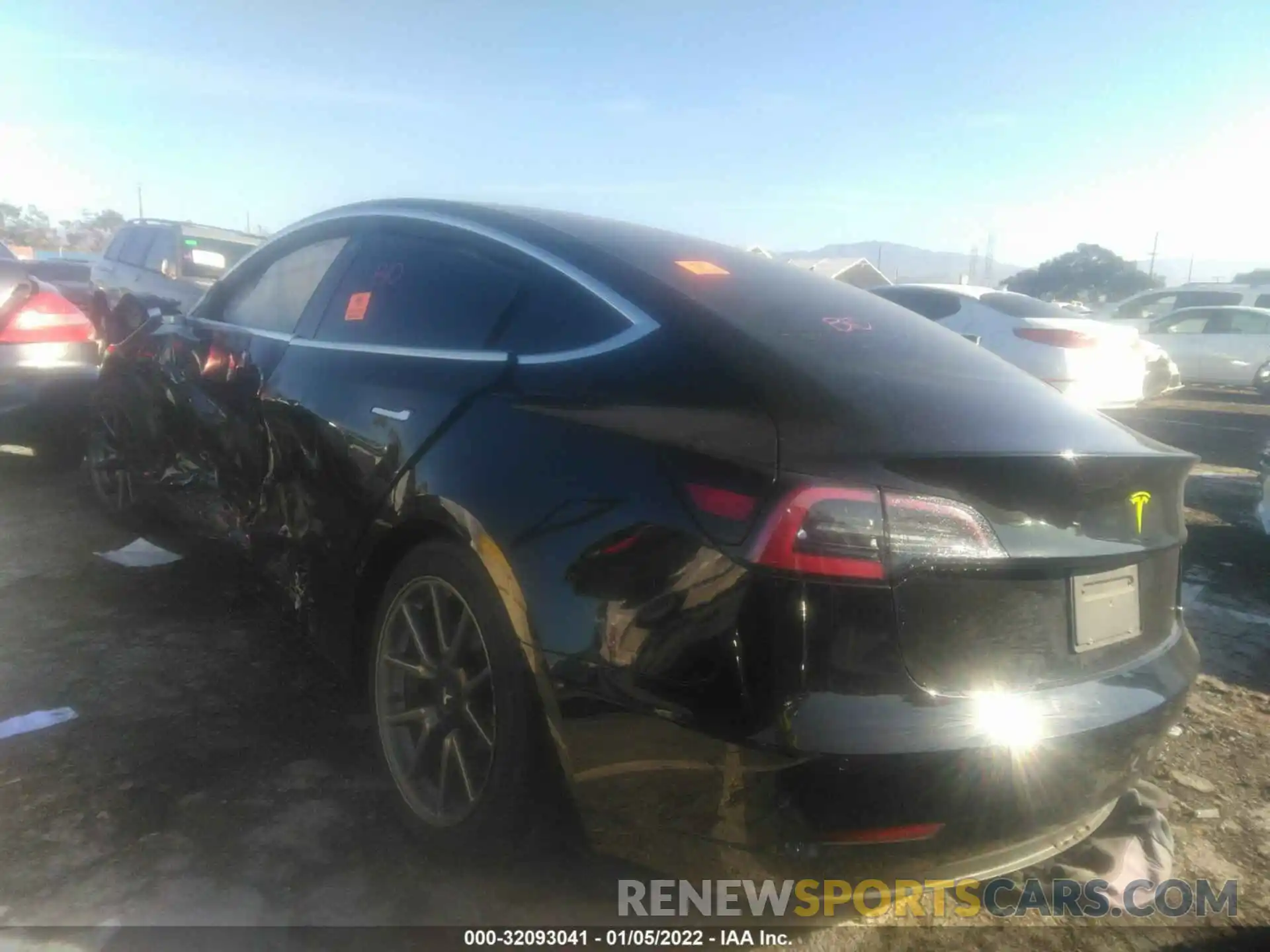 3 Photograph of a damaged car 5YJ3E1EAXKF192943 TESLA MODEL 3 2019