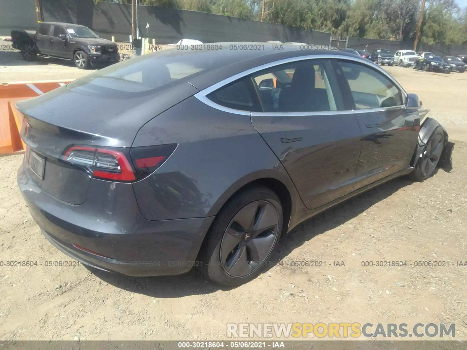 4 Photograph of a damaged car 5YJ3E1EAXKF307458 TESLA MODEL 3 2019