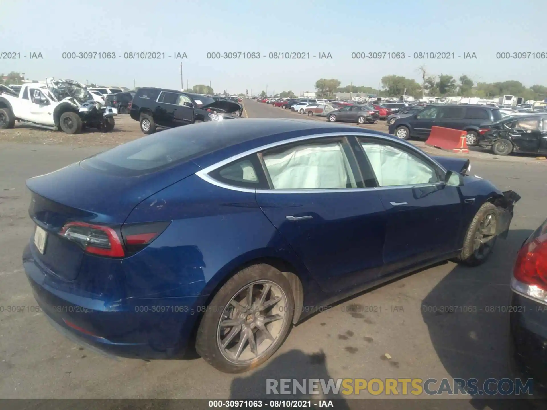 4 Фотография поврежденного автомобиля 5YJ3E1EAXKF401002 TESLA MODEL 3 2019