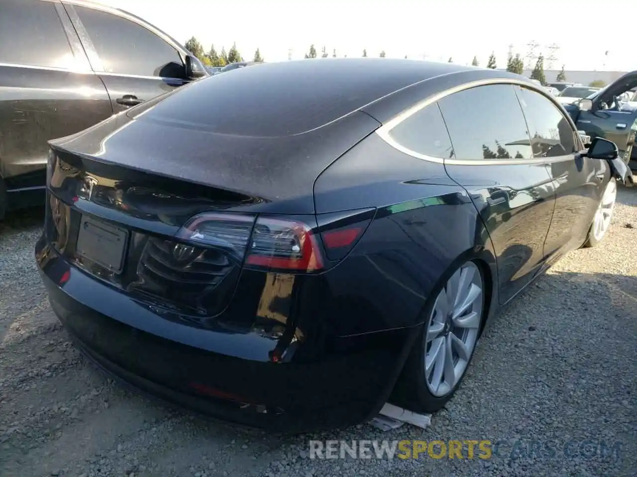 4 Фотография поврежденного автомобиля 5YJ3E1EAXKF425333 TESLA MODEL 3 2019