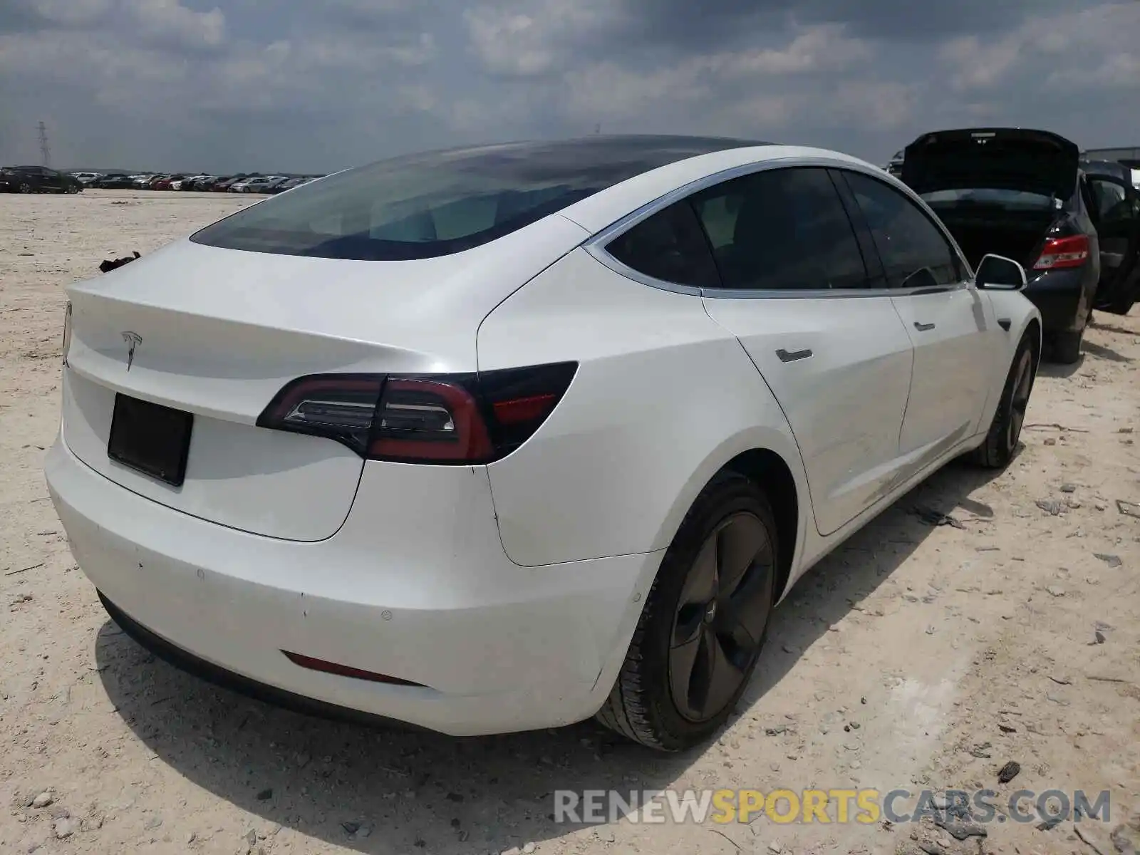 4 Фотография поврежденного автомобиля 5YJ3E1EAXKF431942 TESLA MODEL 3 2019