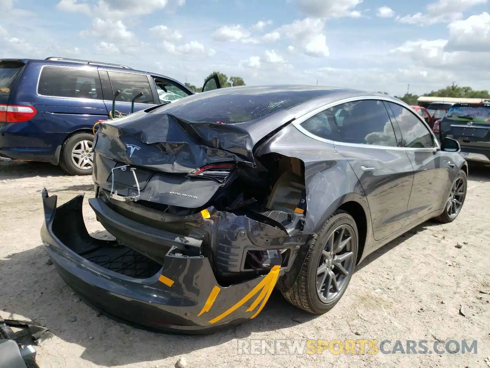 4 Фотография поврежденного автомобиля 5YJ3E1EB0KF209550 TESLA MODEL 3 2019