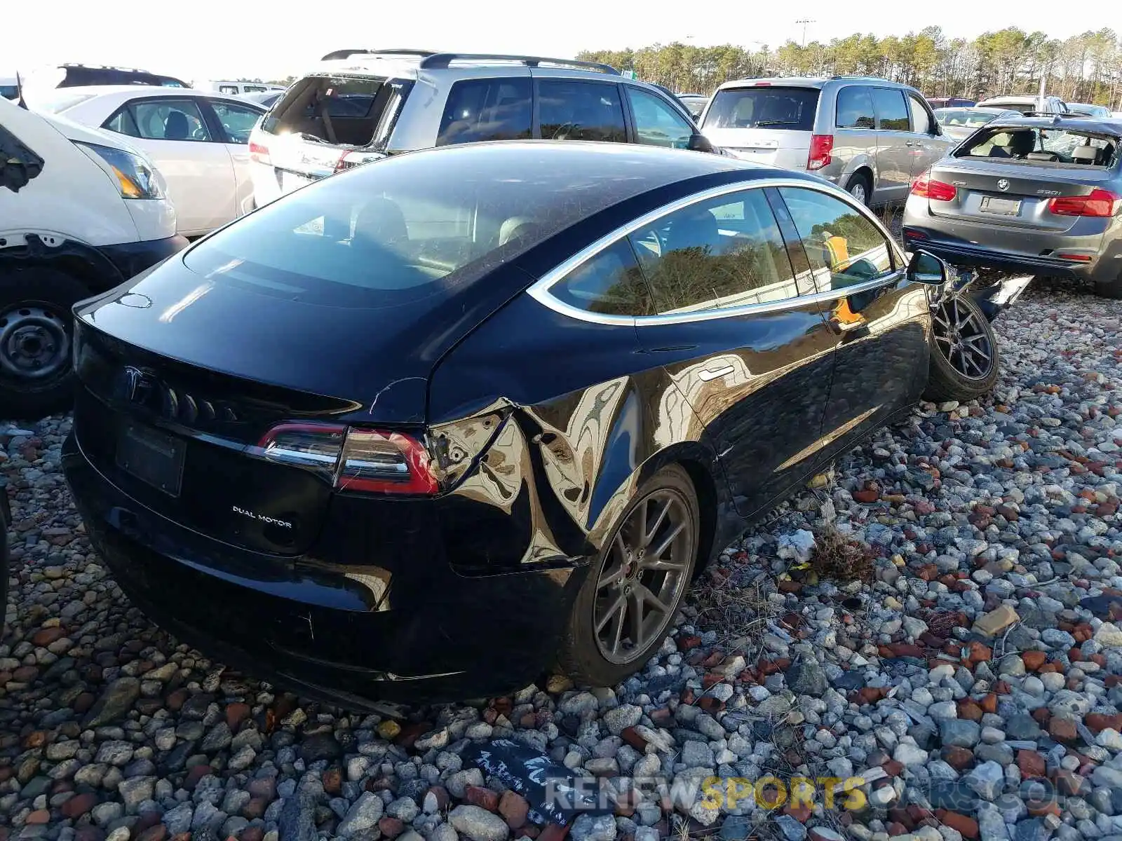 4 Фотография поврежденного автомобиля 5YJ3E1EB0KF385661 TESLA MODEL 3 2019