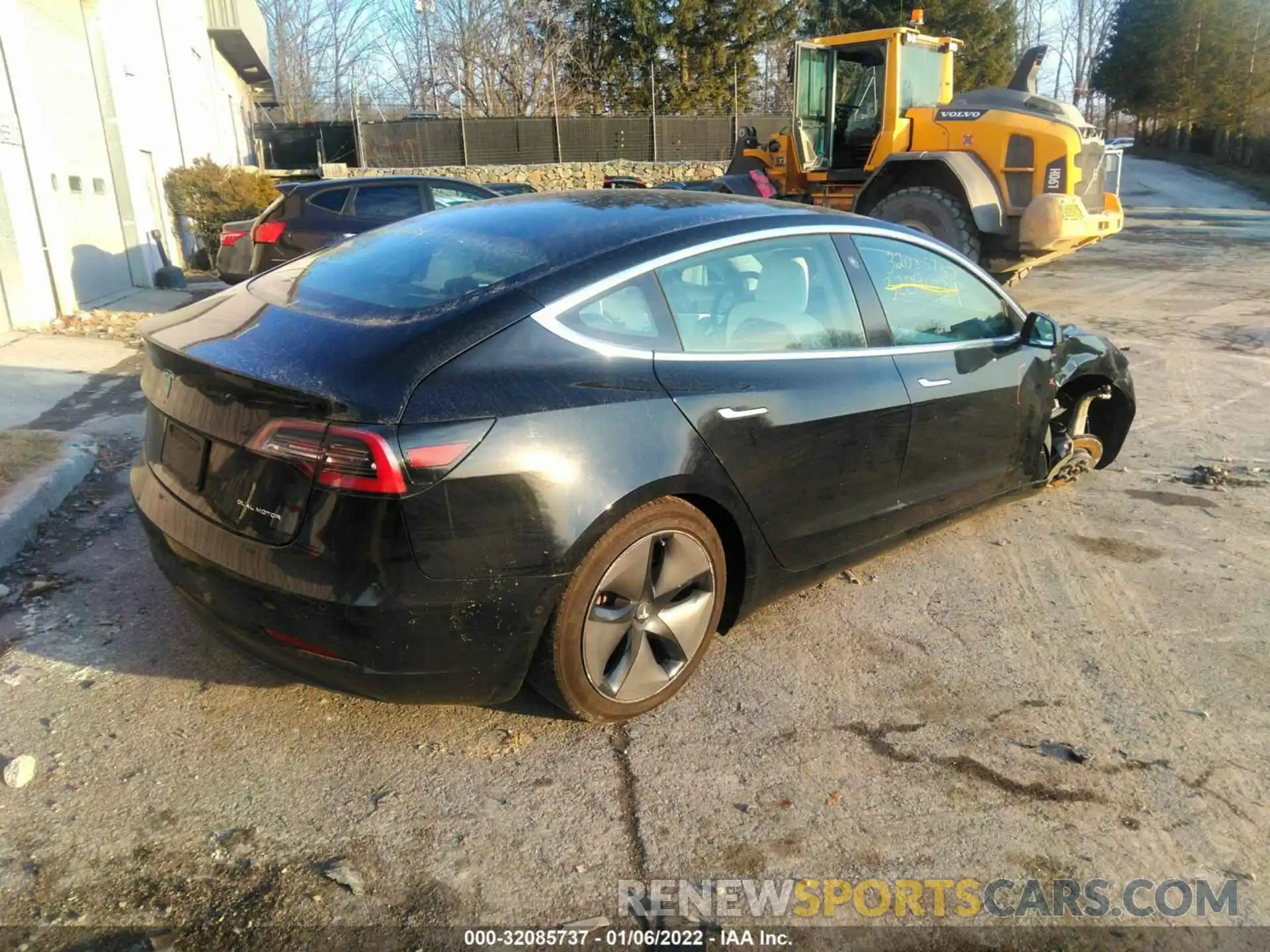 4 Фотография поврежденного автомобиля 5YJ3E1EB0KF390553 TESLA MODEL 3 2019