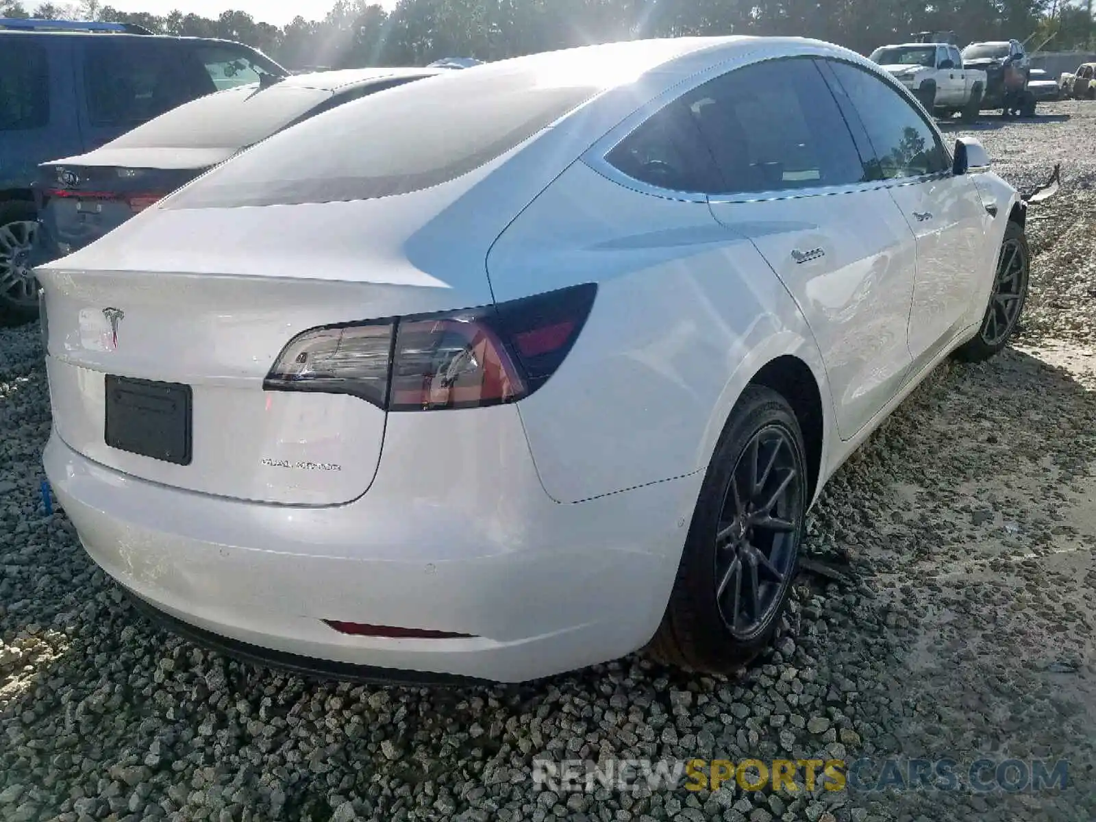 4 Фотография поврежденного автомобиля 5YJ3E1EB0KF437239 TESLA MODEL 3 2019