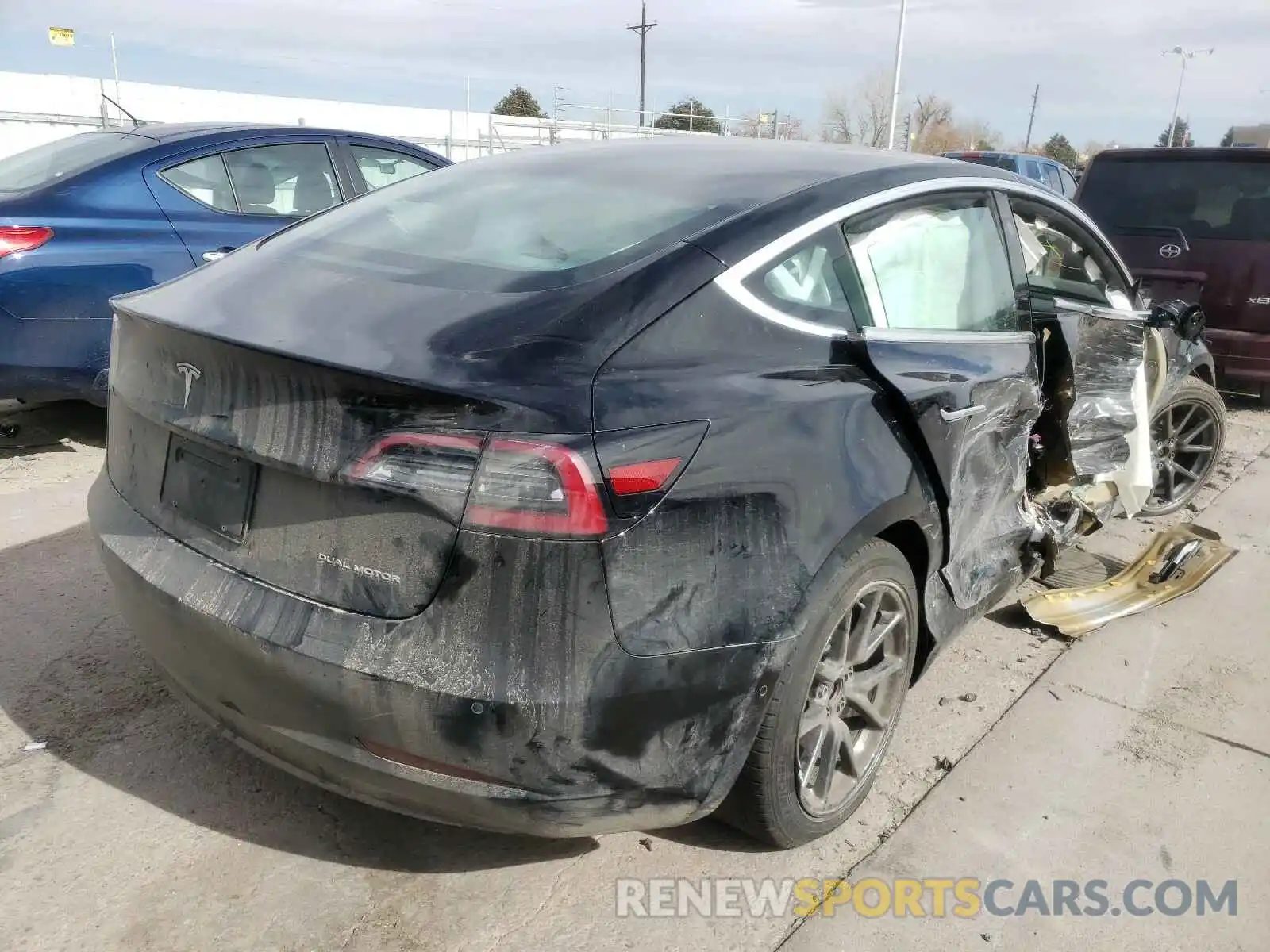 4 Фотография поврежденного автомобиля 5YJ3E1EB0KF437788 TESLA MODEL 3 2019