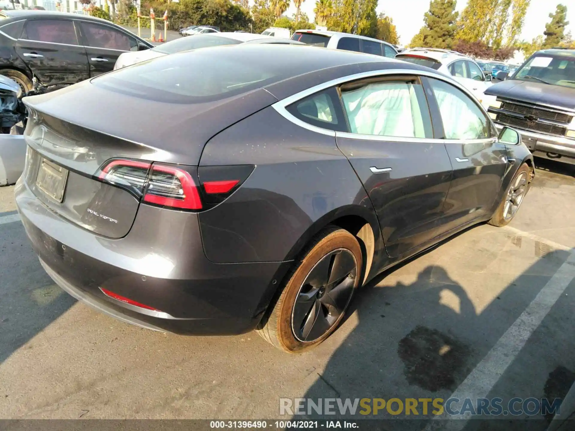 4 Фотография поврежденного автомобиля 5YJ3E1EB0KF510030 TESLA MODEL 3 2019