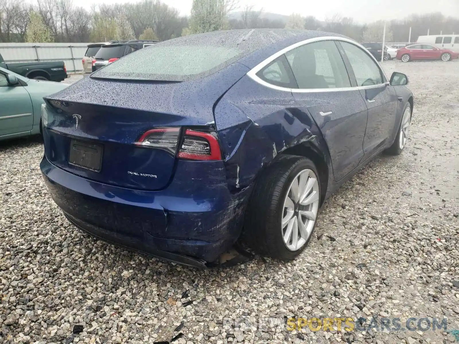 4 Фотография поврежденного автомобиля 5YJ3E1EB1KF187381 TESLA MODEL 3 2019