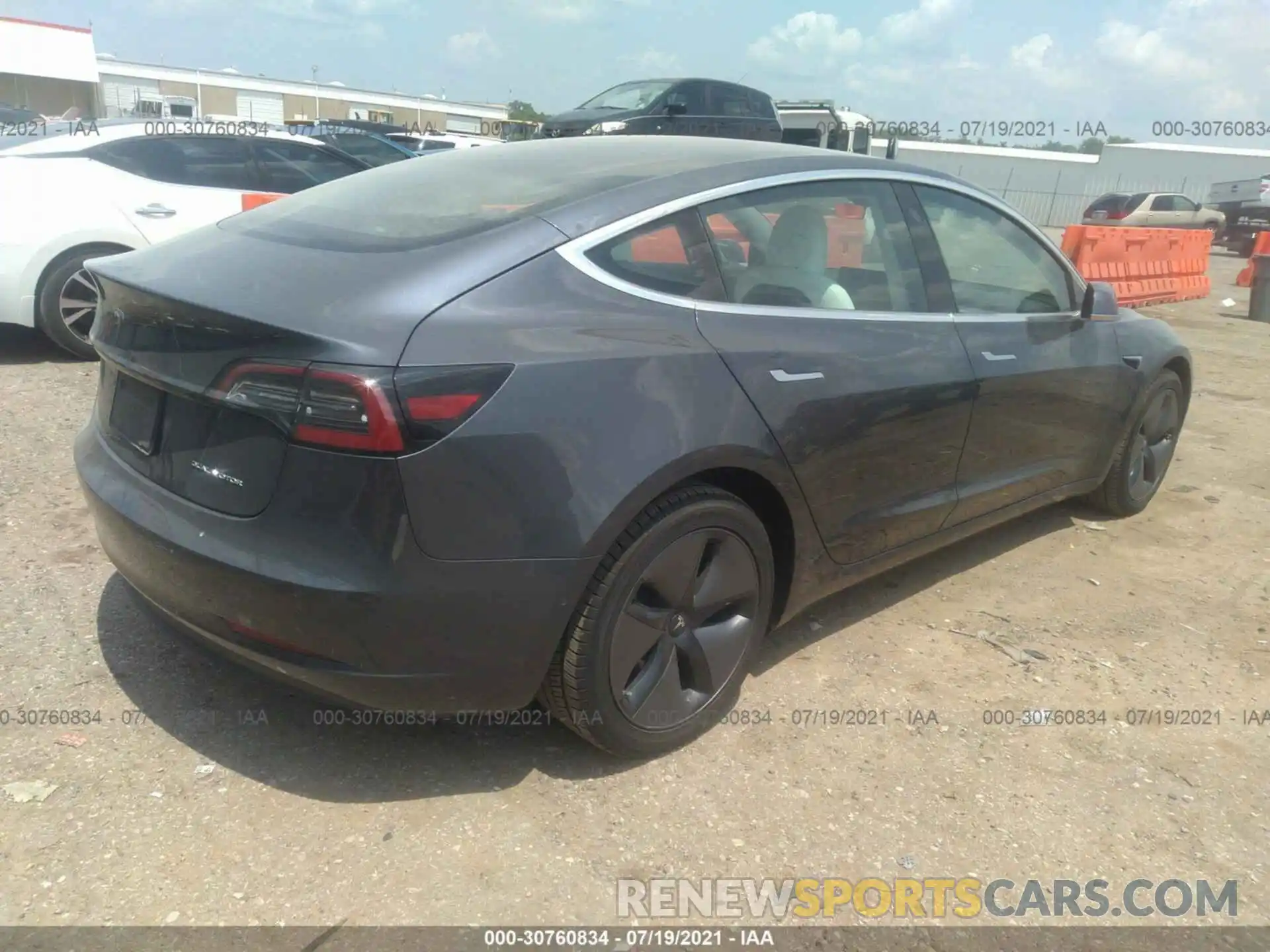 4 Фотография поврежденного автомобиля 5YJ3E1EB1KF195058 TESLA MODEL 3 2019