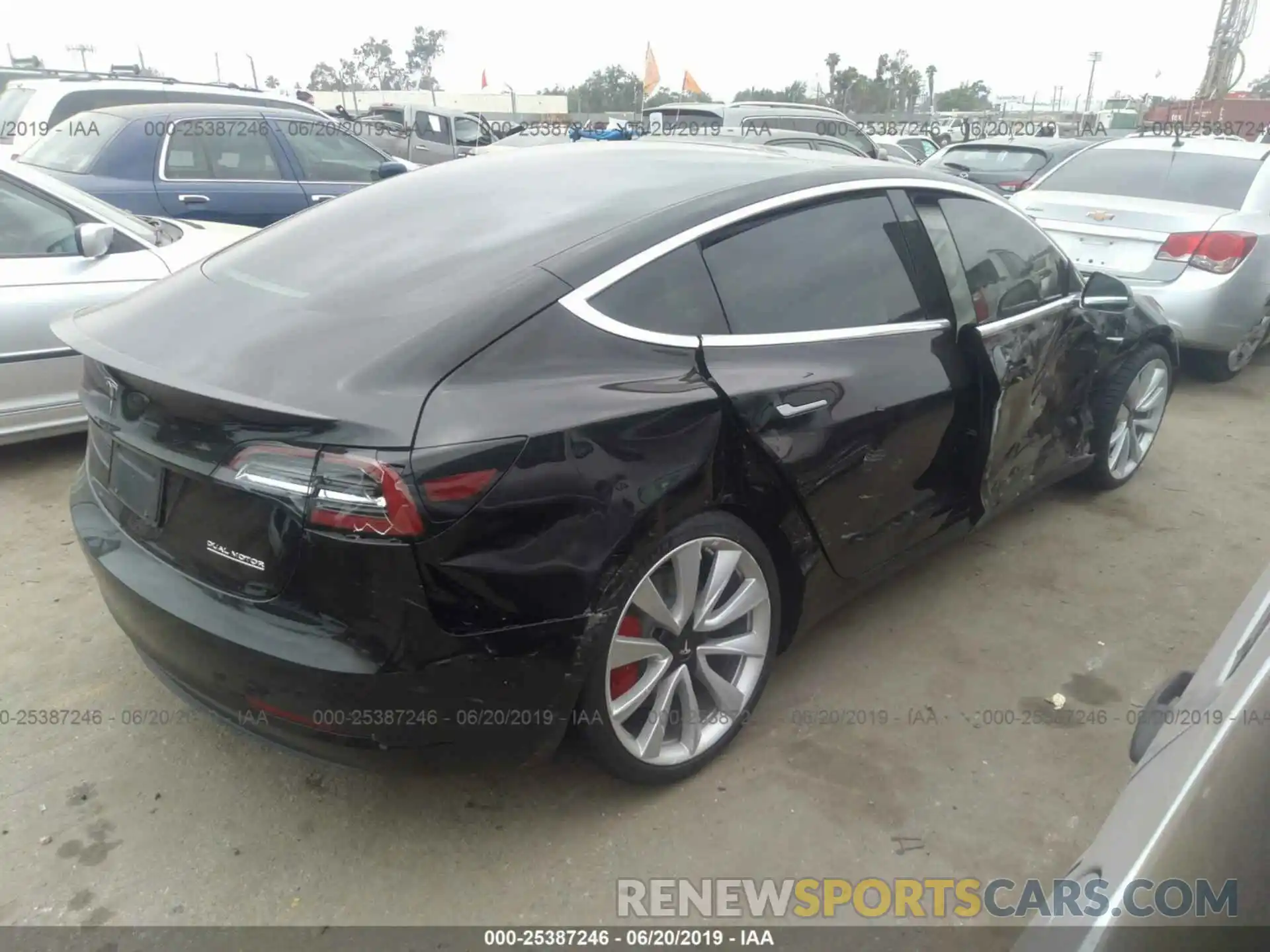 4 Фотография поврежденного автомобиля 5YJ3E1EB1KF231072 TESLA MODEL 3 2019