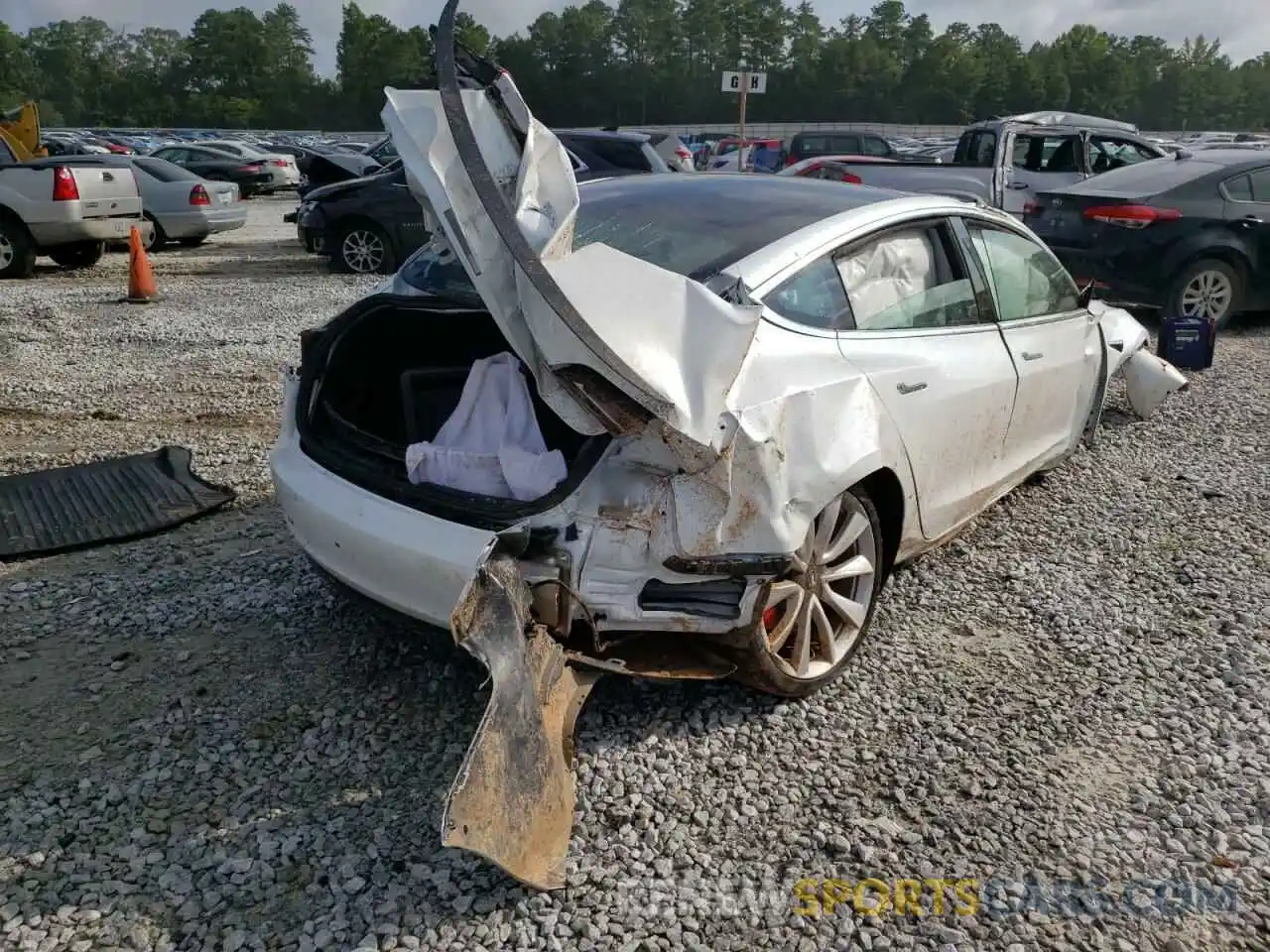 4 Photograph of a damaged car 5YJ3E1EB1KF487485 TESLA MODEL 3 2019