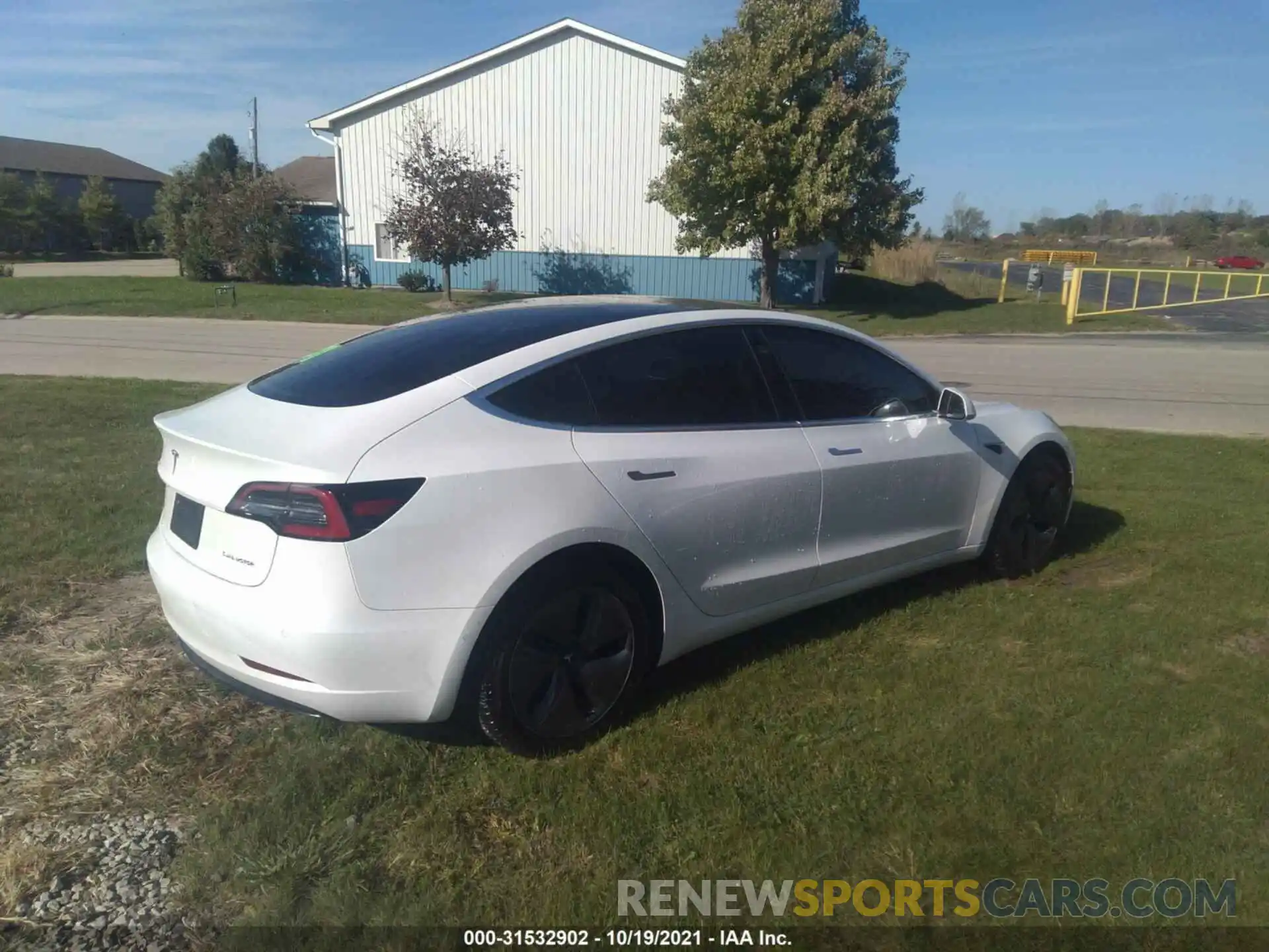 4 Фотография поврежденного автомобиля 5YJ3E1EB1KF493237 TESLA MODEL 3 2019