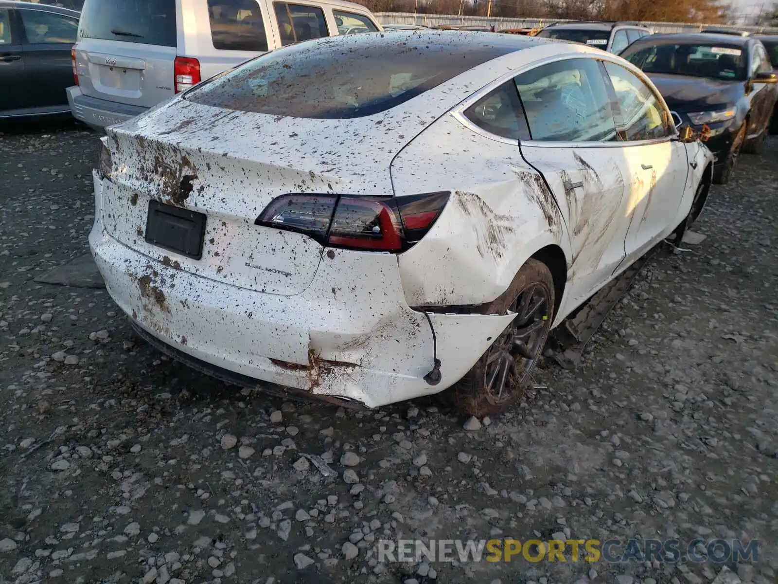 4 Фотография поврежденного автомобиля 5YJ3E1EB1KF510702 TESLA MODEL 3 2019