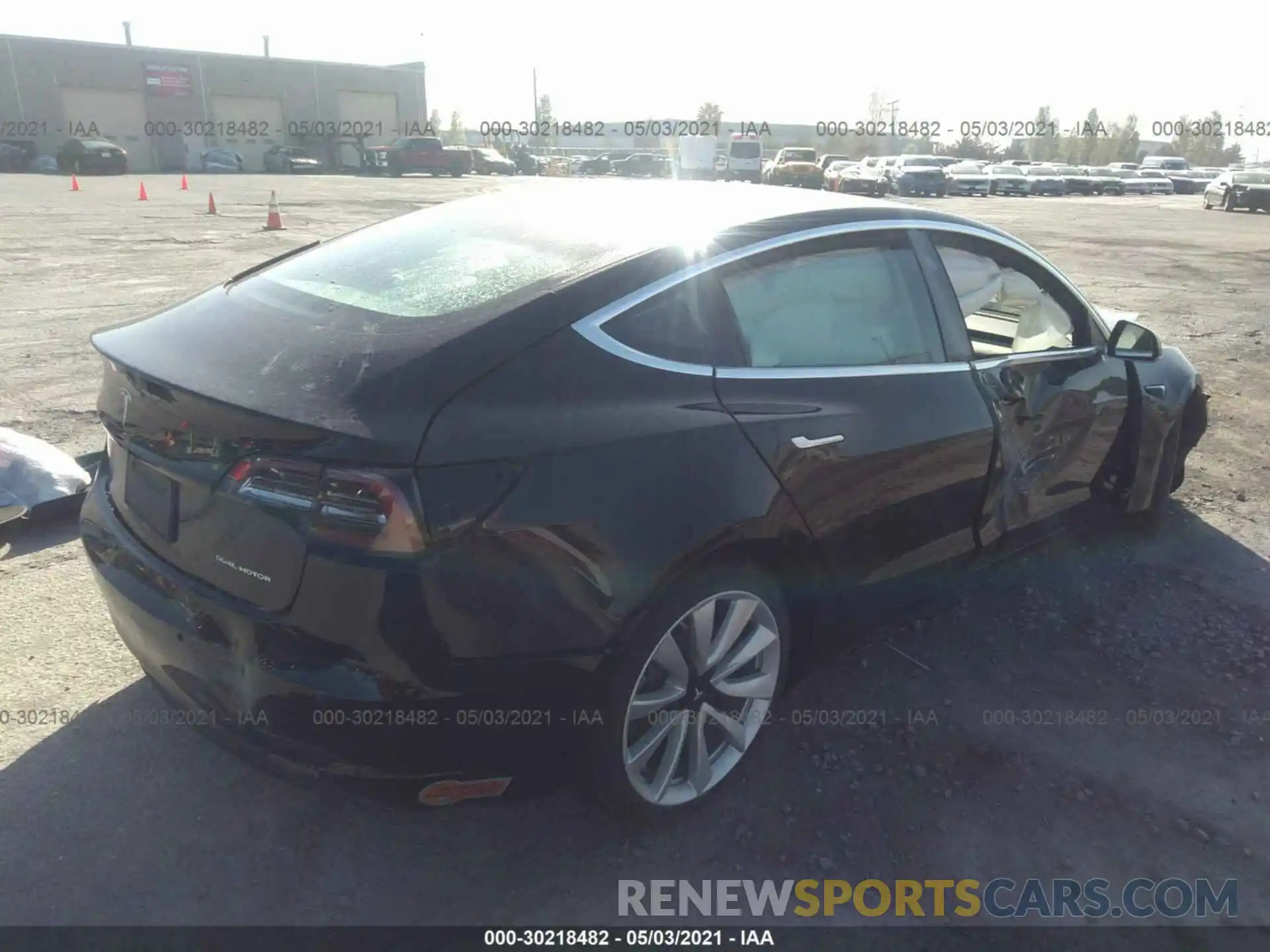 4 Фотография поврежденного автомобиля 5YJ3E1EB1KF535180 TESLA MODEL 3 2019