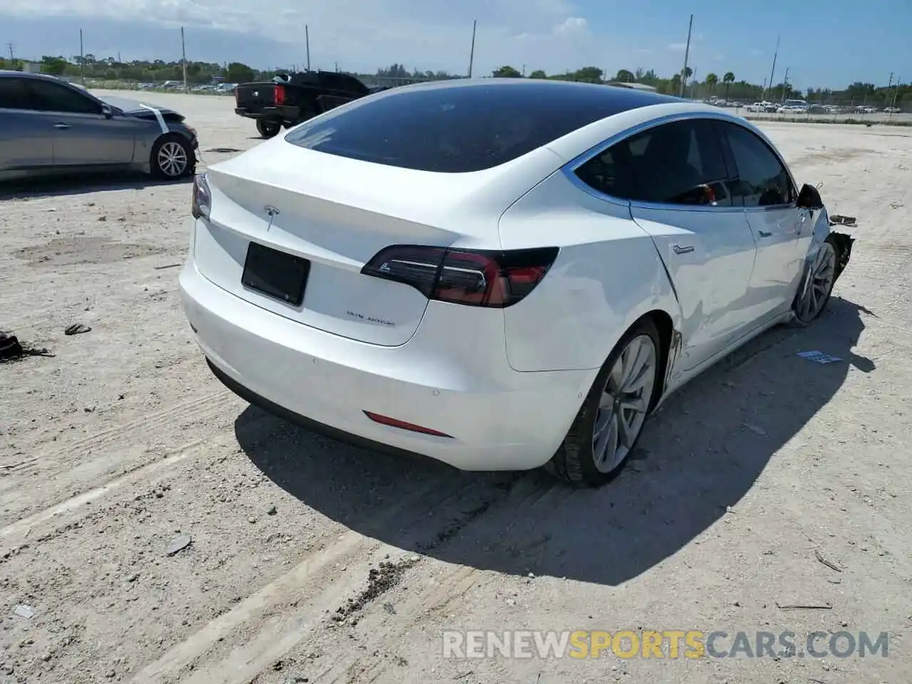 4 Фотография поврежденного автомобиля 5YJ3E1EB2KF365105 TESLA MODEL 3 2019