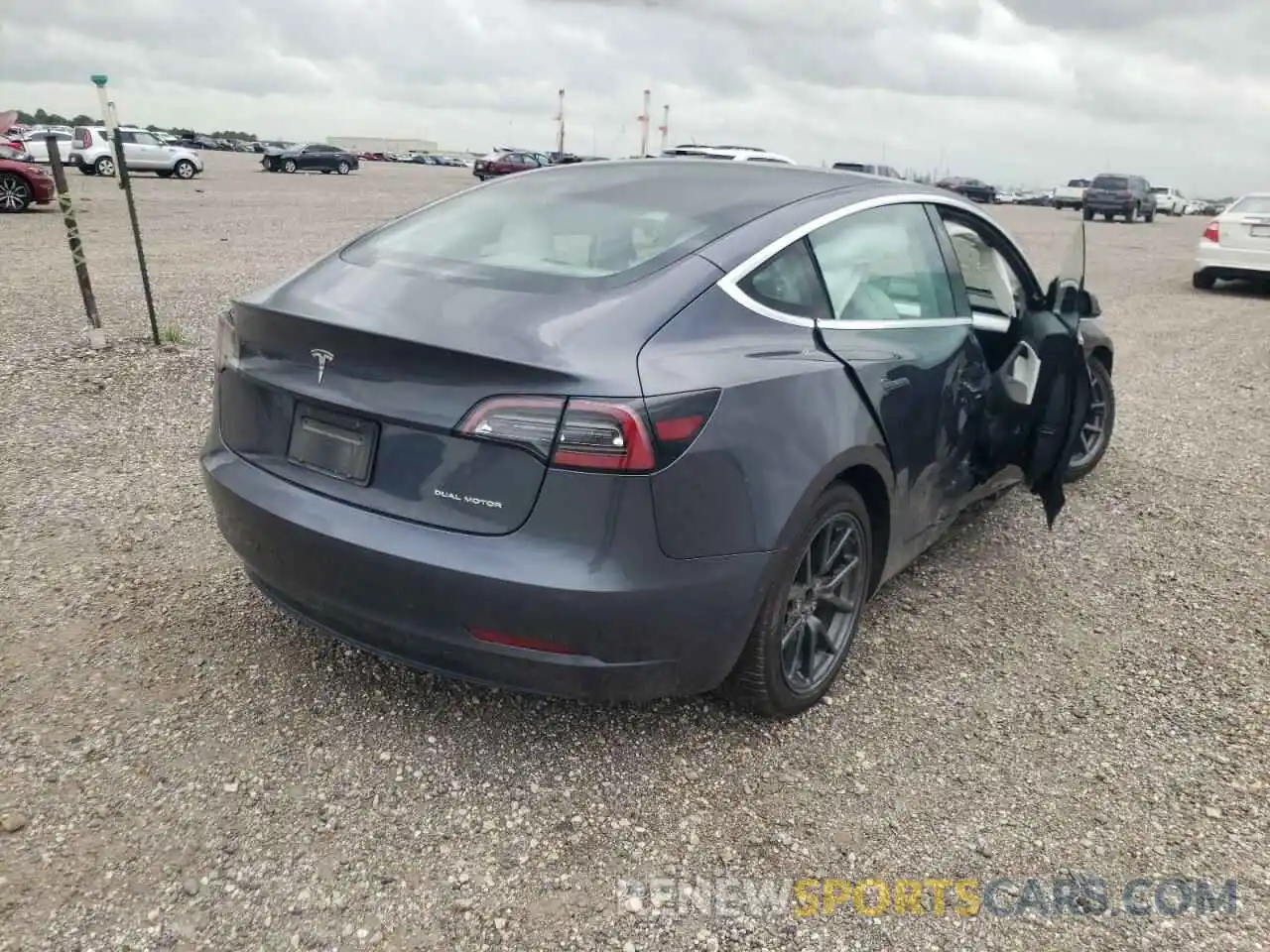 4 Фотография поврежденного автомобиля 5YJ3E1EB2KF365847 TESLA MODEL 3 2019