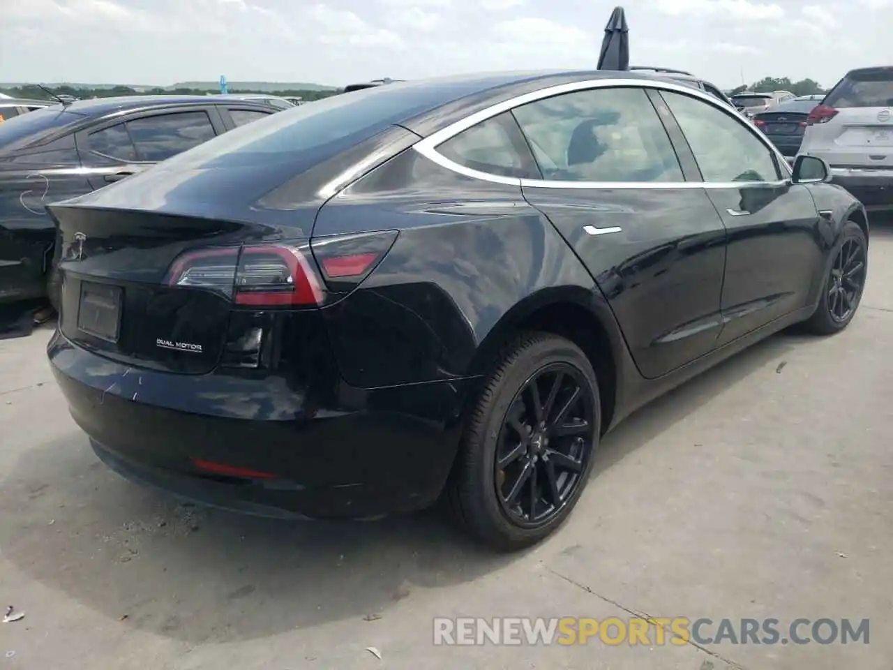 4 Фотография поврежденного автомобиля 5YJ3E1EB2KF385368 TESLA MODEL 3 2019