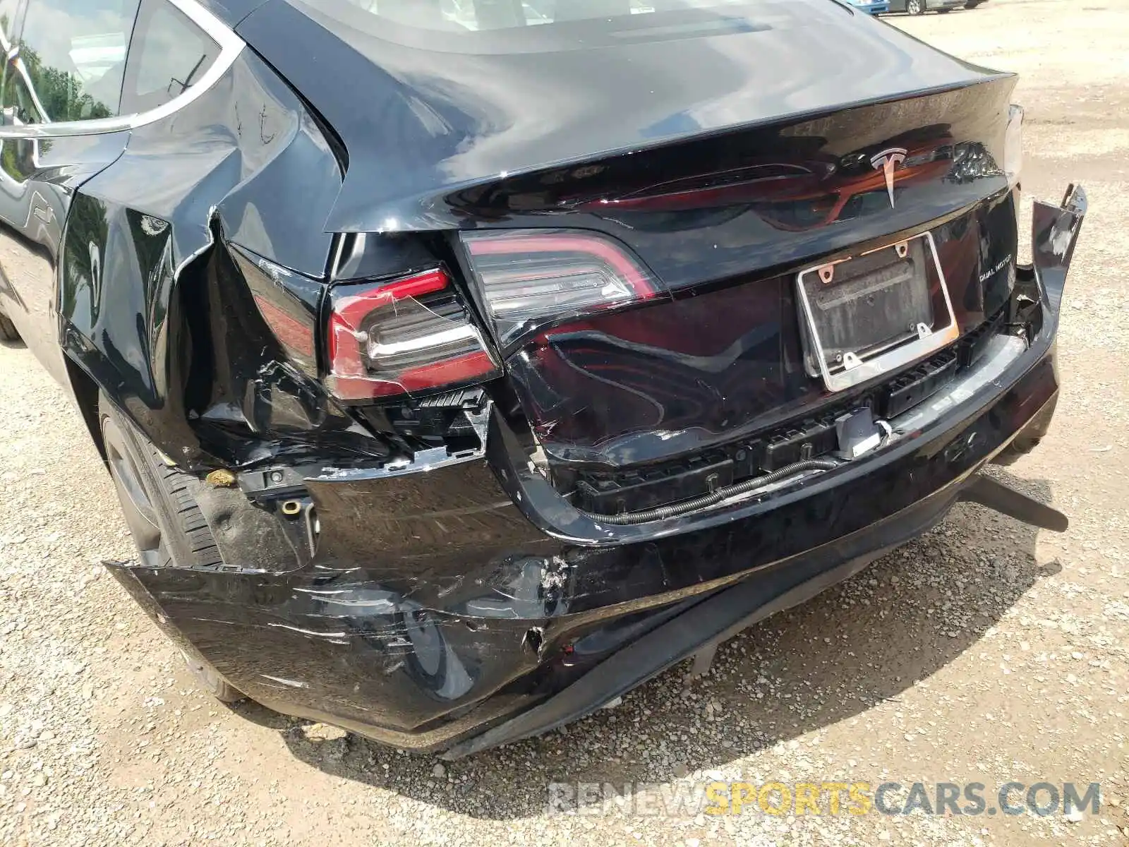 9 Photograph of a damaged car 5YJ3E1EB2KF385631 TESLA MODEL 3 2019