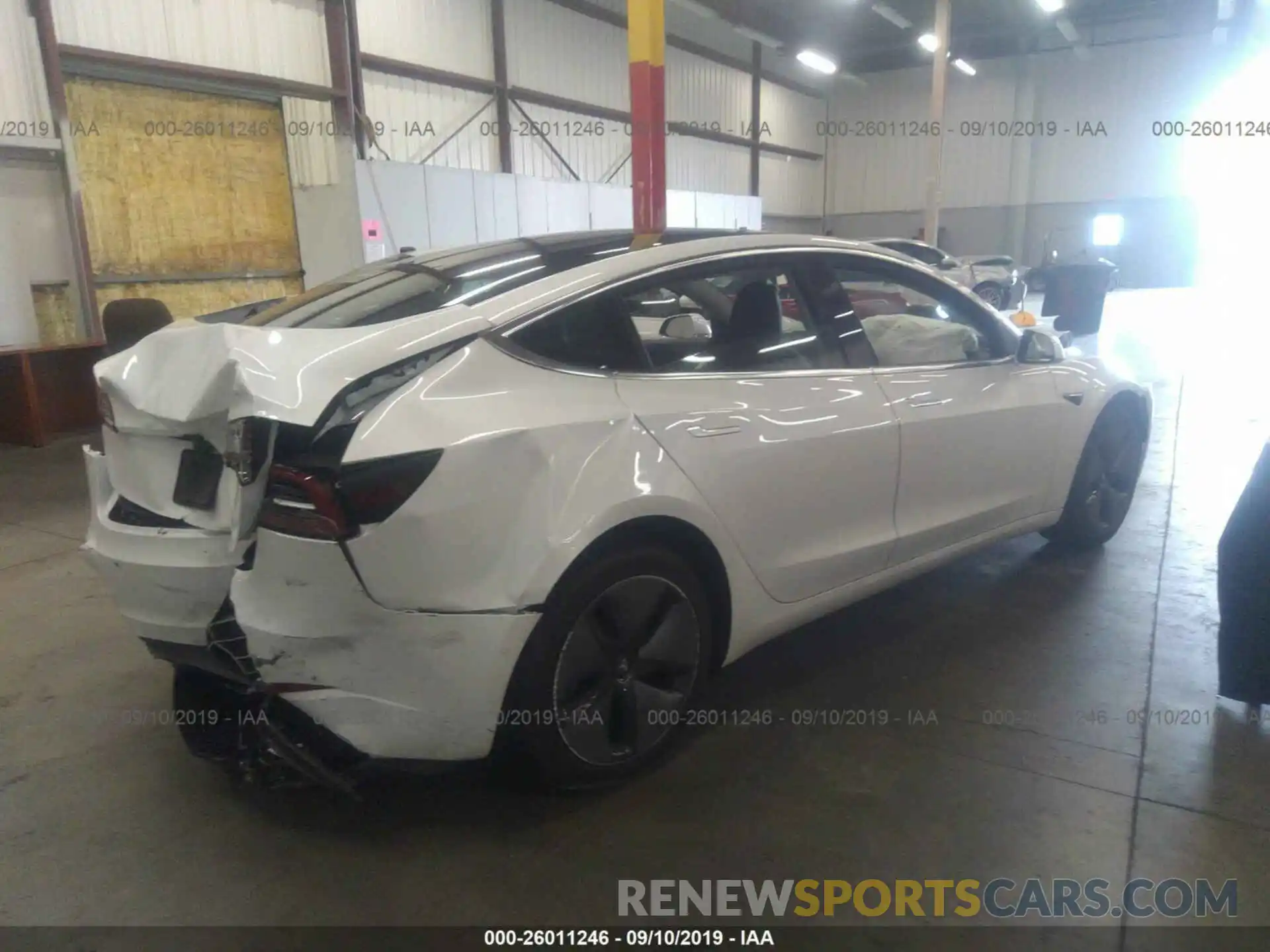 4 Фотография поврежденного автомобиля 5YJ3E1EB2KF388075 TESLA MODEL 3 2019