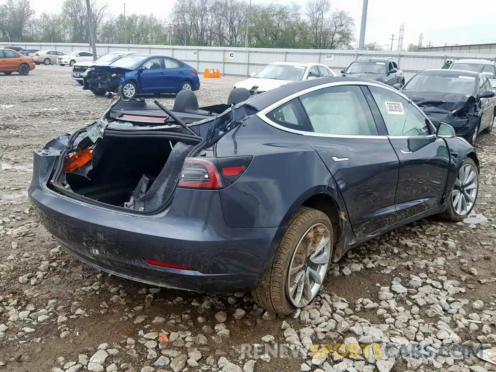 4 Фотография поврежденного автомобиля 5YJ3E1EB2KF389503 TESLA MODEL 3 2019