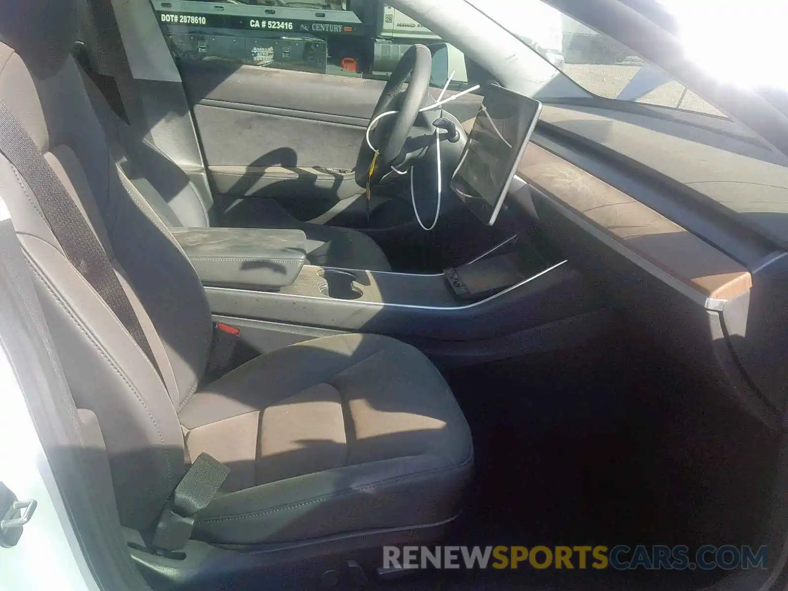 5 Photograph of a damaged car 5YJ3E1EB2KF393146 TESLA MODEL 3 2019