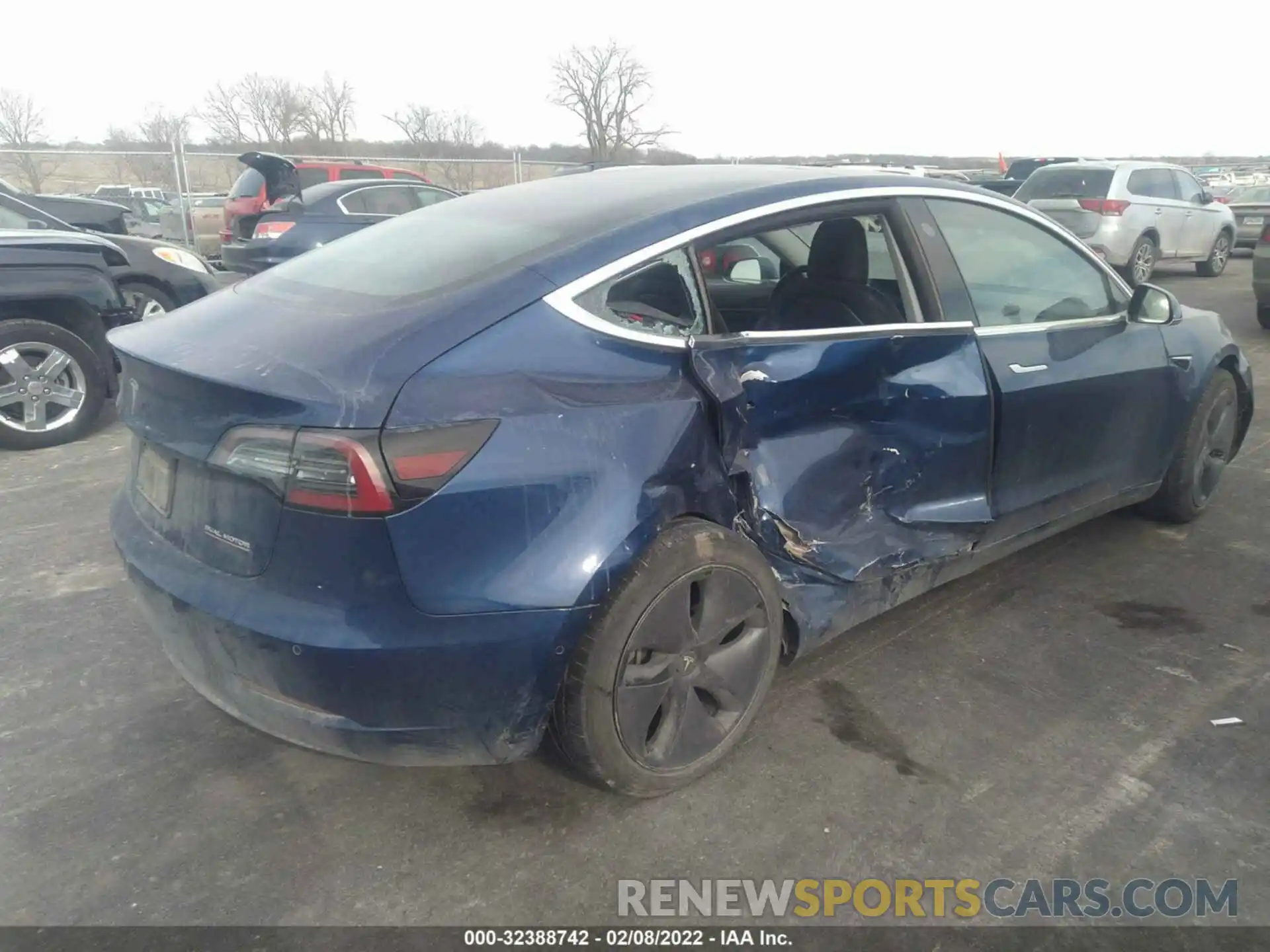 4 Фотография поврежденного автомобиля 5YJ3E1EB2KF418305 TESLA MODEL 3 2019