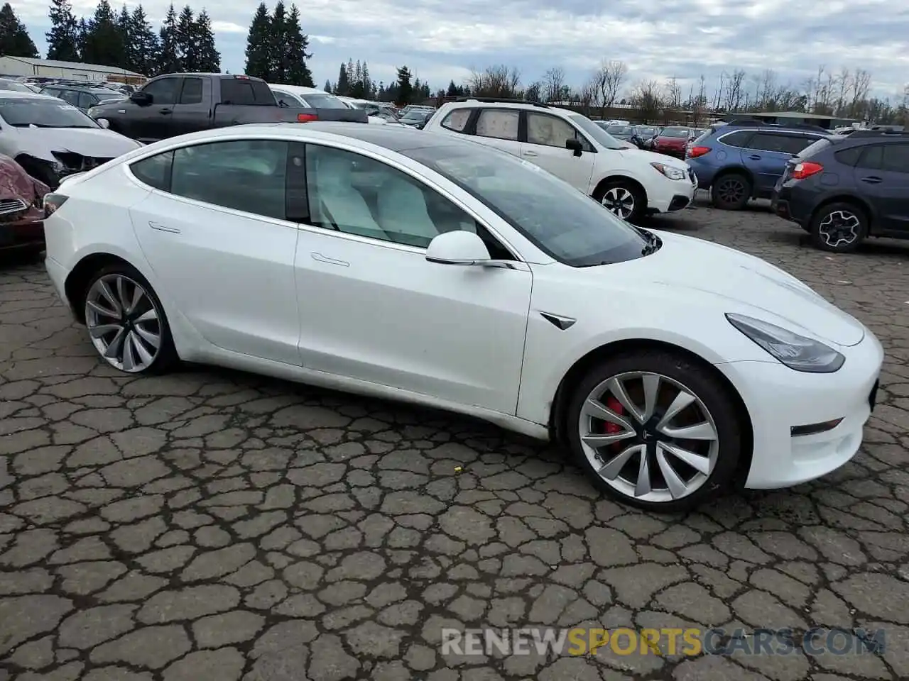 4 Фотография поврежденного автомобиля 5YJ3E1EB2KF440367 TESLA MODEL 3 2019