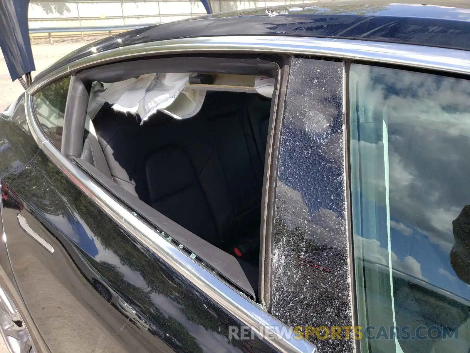 9 Photograph of a damaged car 5YJ3E1EB3KF198978 TESLA MODEL 3 2019