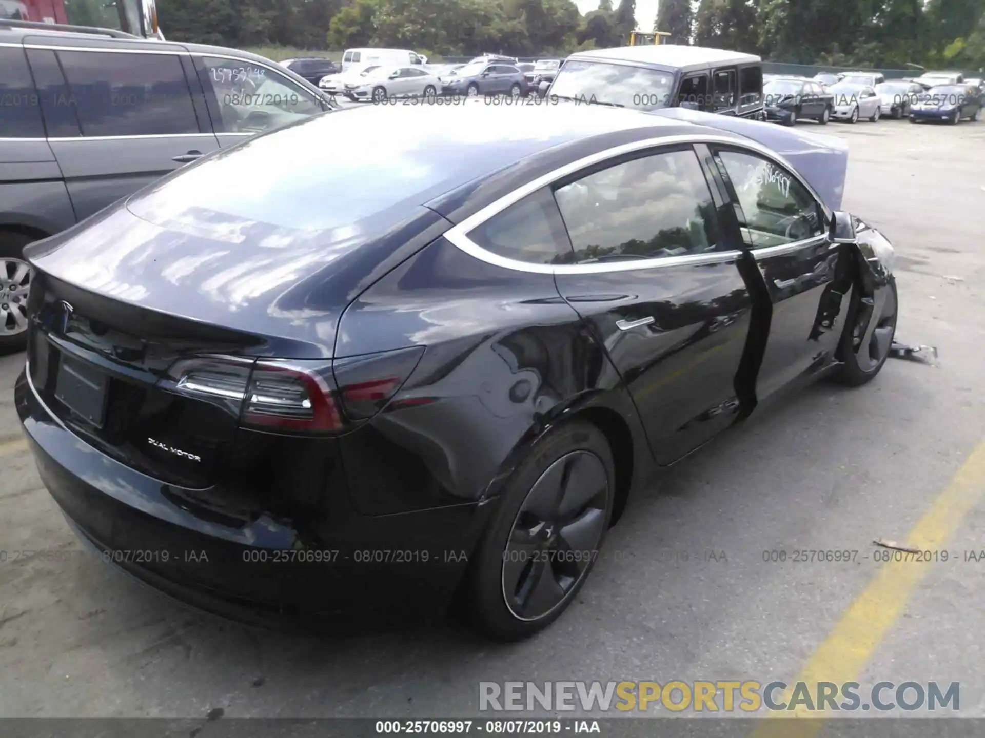 4 Фотография поврежденного автомобиля 5YJ3E1EB3KF208943 TESLA MODEL 3 2019