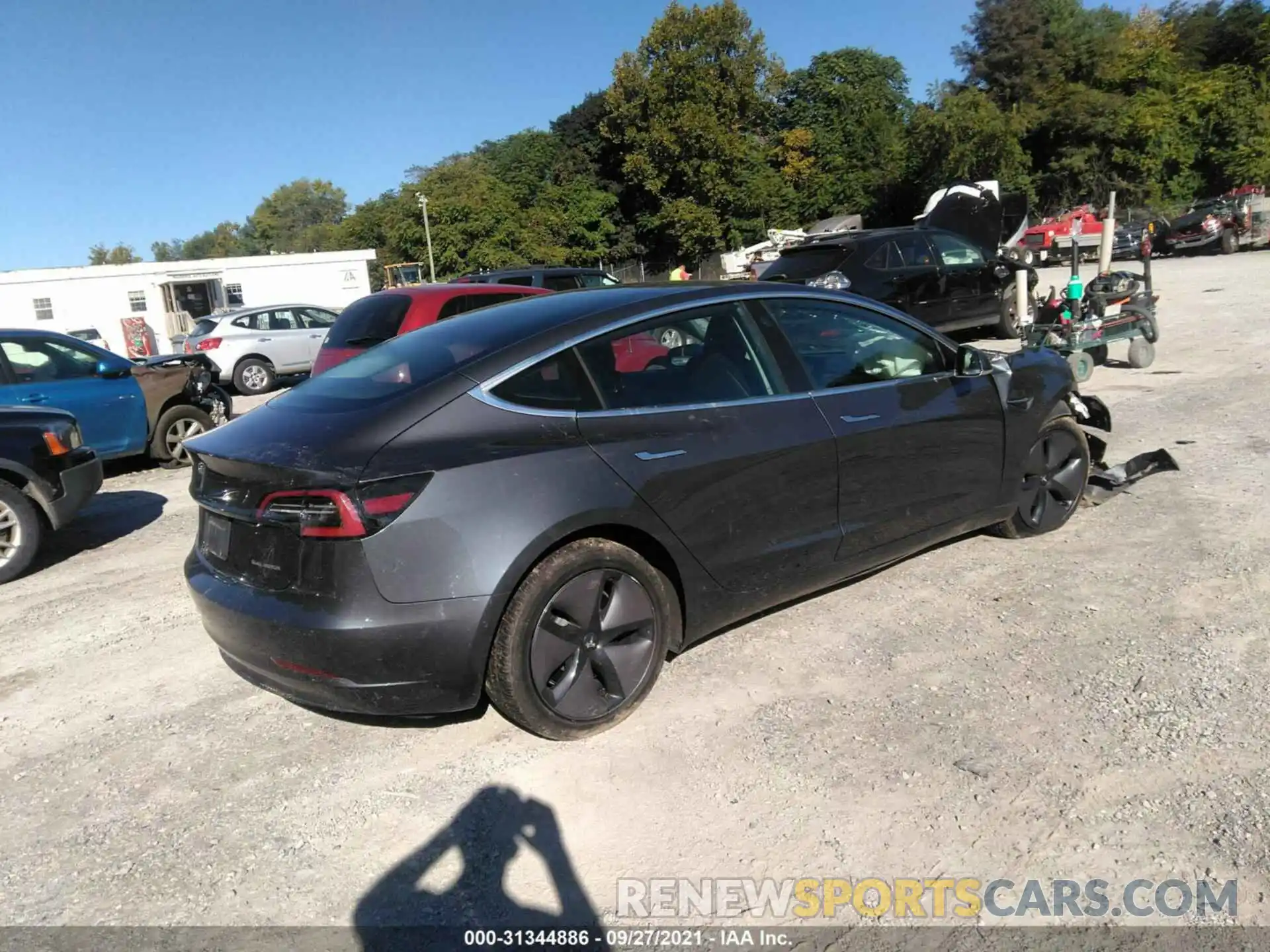 4 Фотография поврежденного автомобиля 5YJ3E1EB3KF209803 TESLA MODEL 3 2019