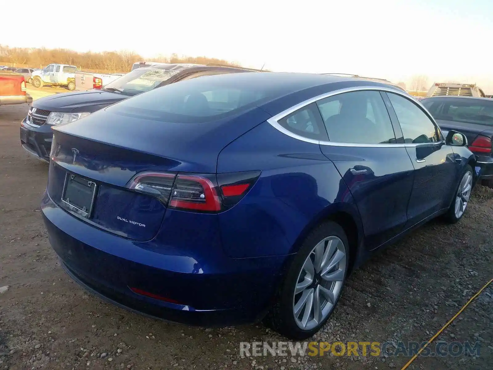 4 Фотография поврежденного автомобиля 5YJ3E1EB3KF365565 TESLA MODEL 3 2019