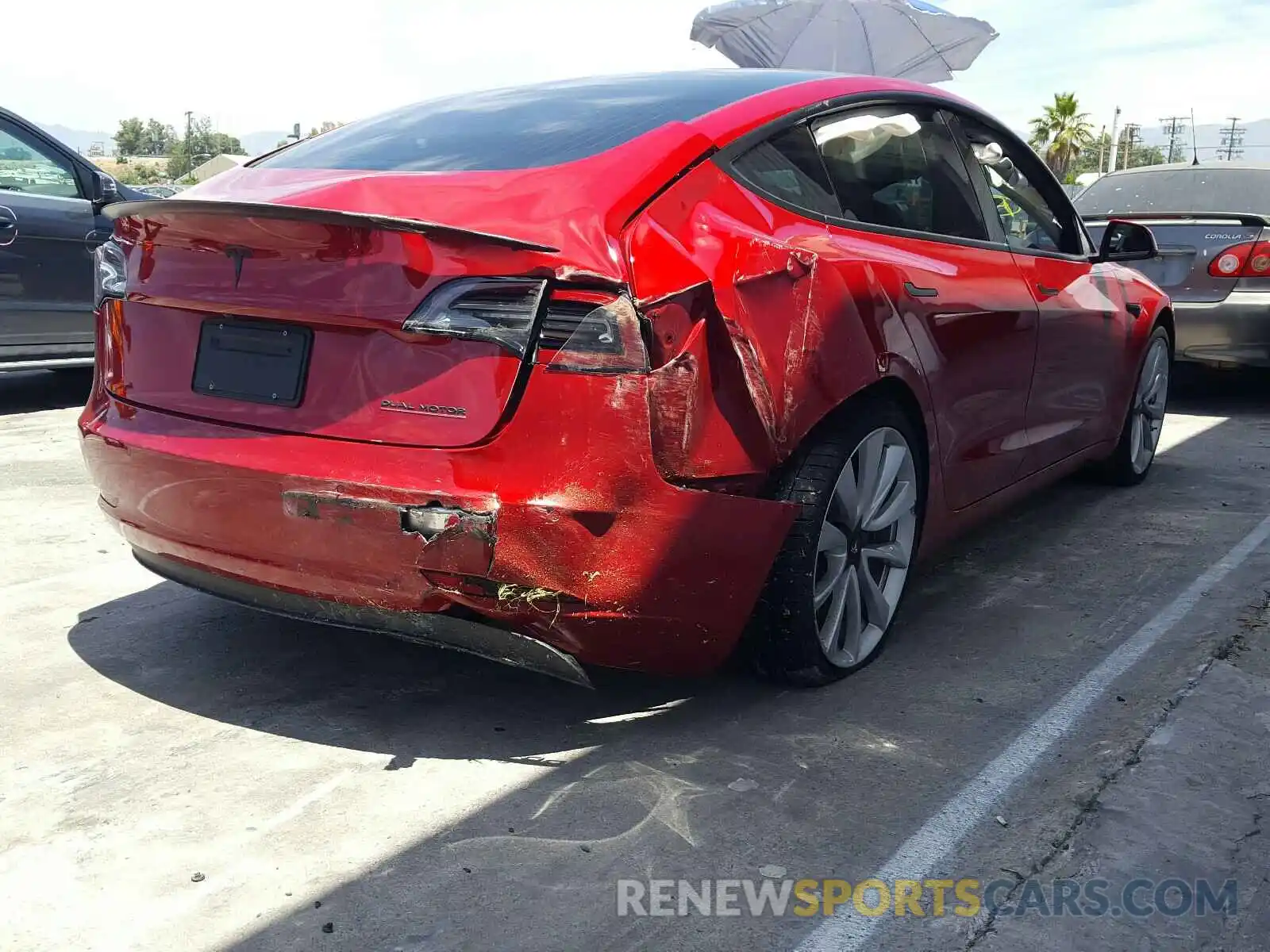 4 Photograph of a damaged car 5YJ3E1EB3KF368031 TESLA MODEL 3 2019