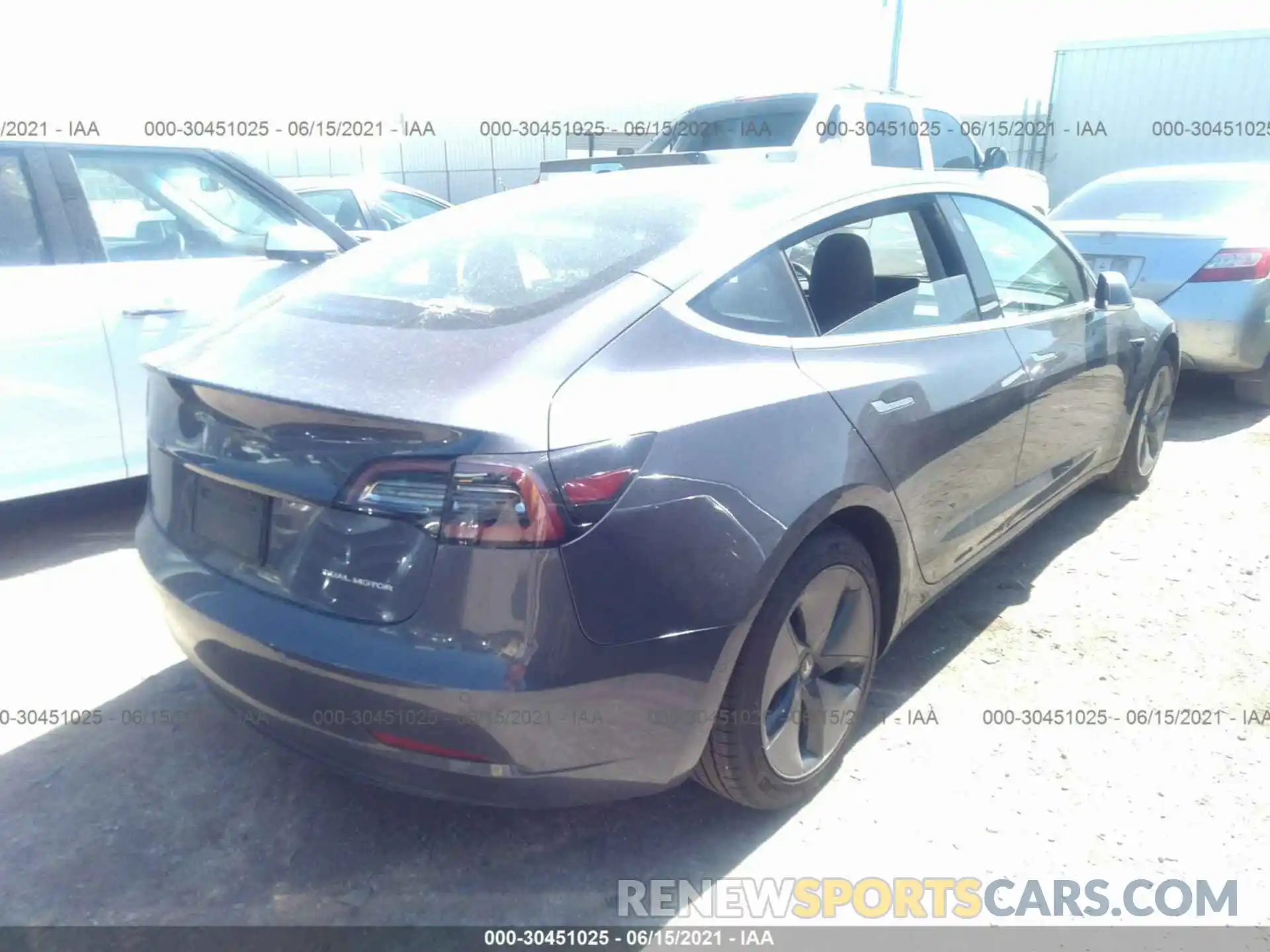 4 Фотография поврежденного автомобиля 5YJ3E1EB3KF386173 TESLA MODEL 3 2019