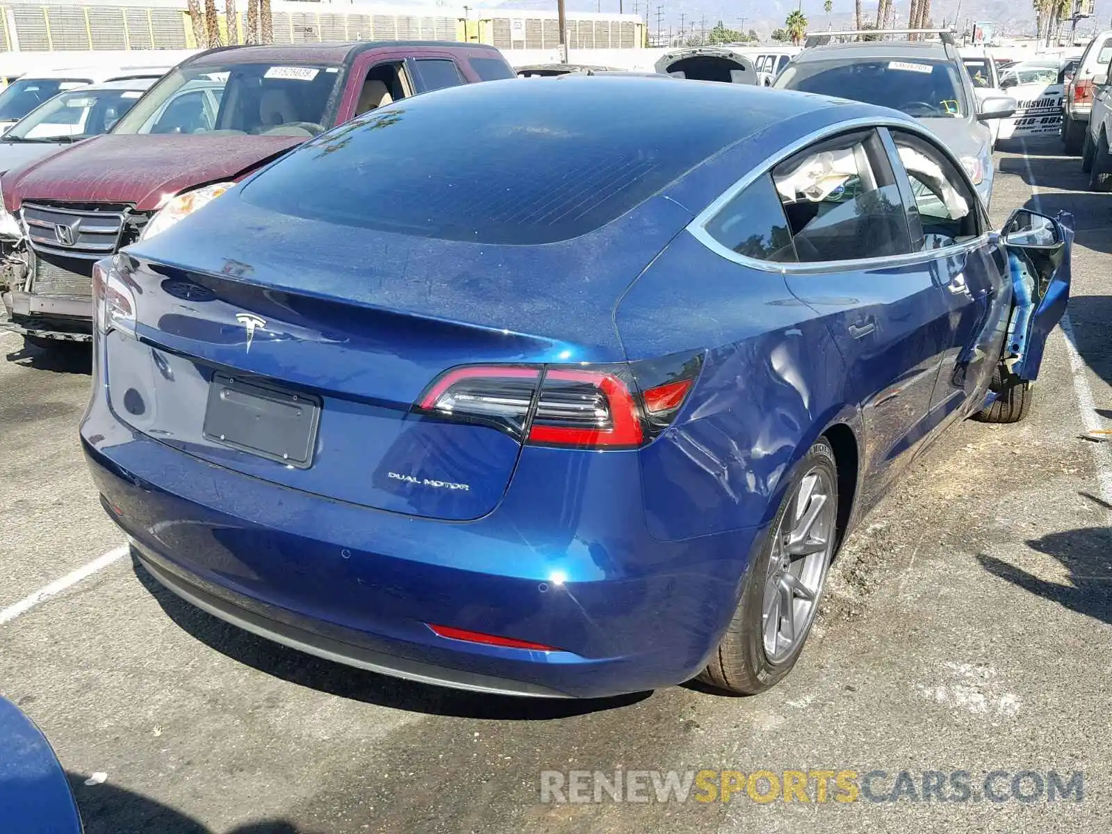 4 Фотография поврежденного автомобиля 5YJ3E1EB3KF387856 TESLA MODEL 3 2019