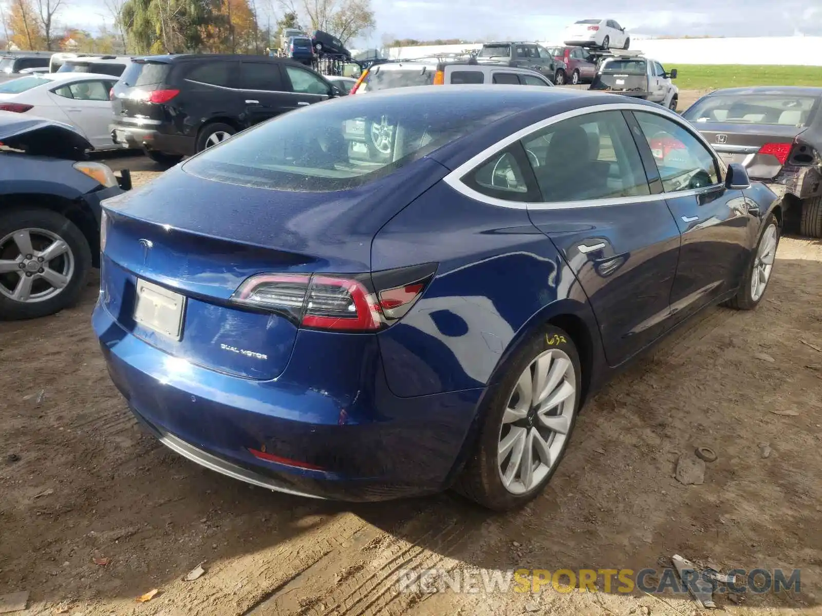 4 Фотография поврежденного автомобиля 5YJ3E1EB3KF390028 TESLA MODEL 3 2019