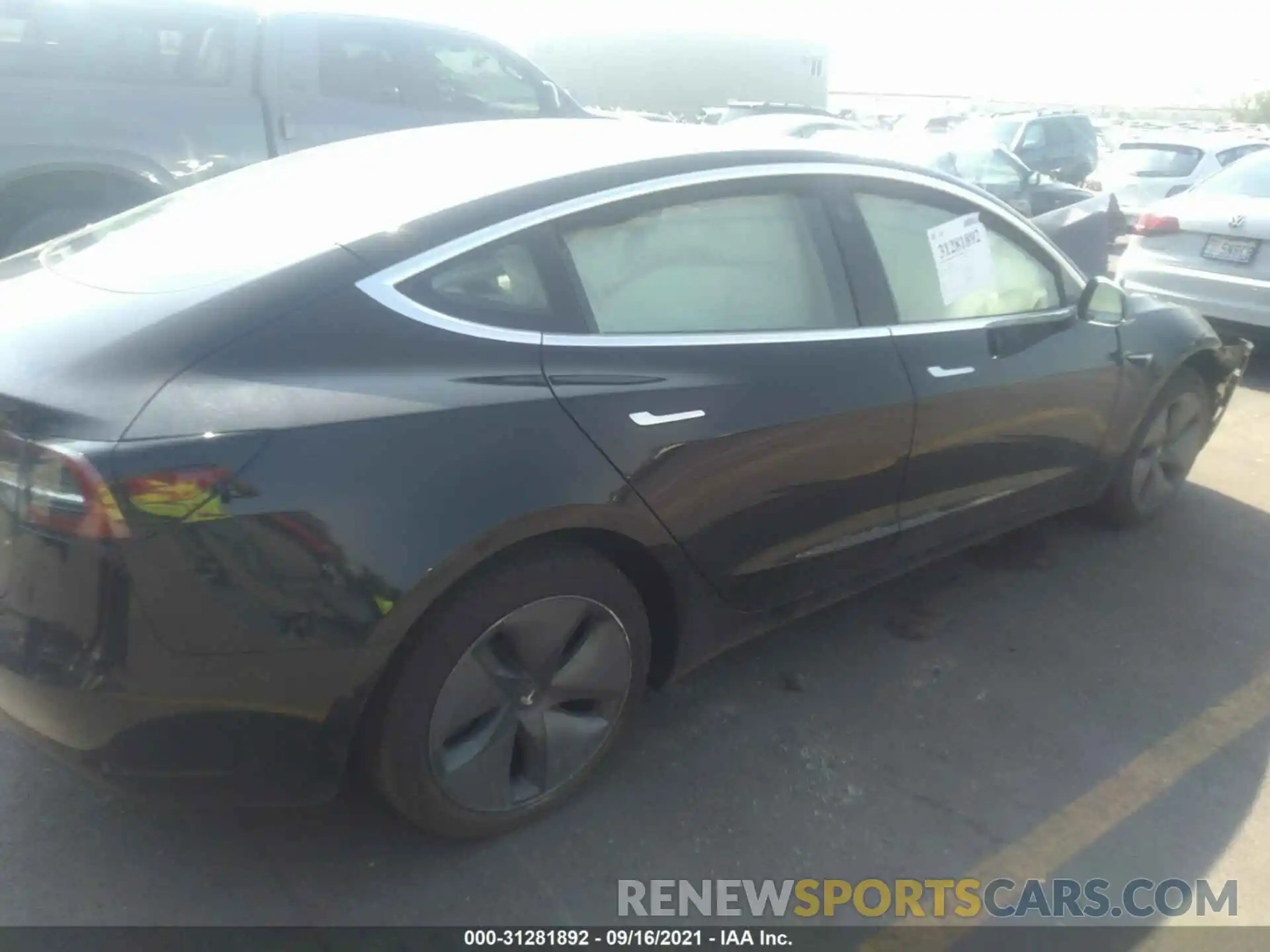 4 Фотография поврежденного автомобиля 5YJ3E1EB3KF390546 TESLA MODEL 3 2019