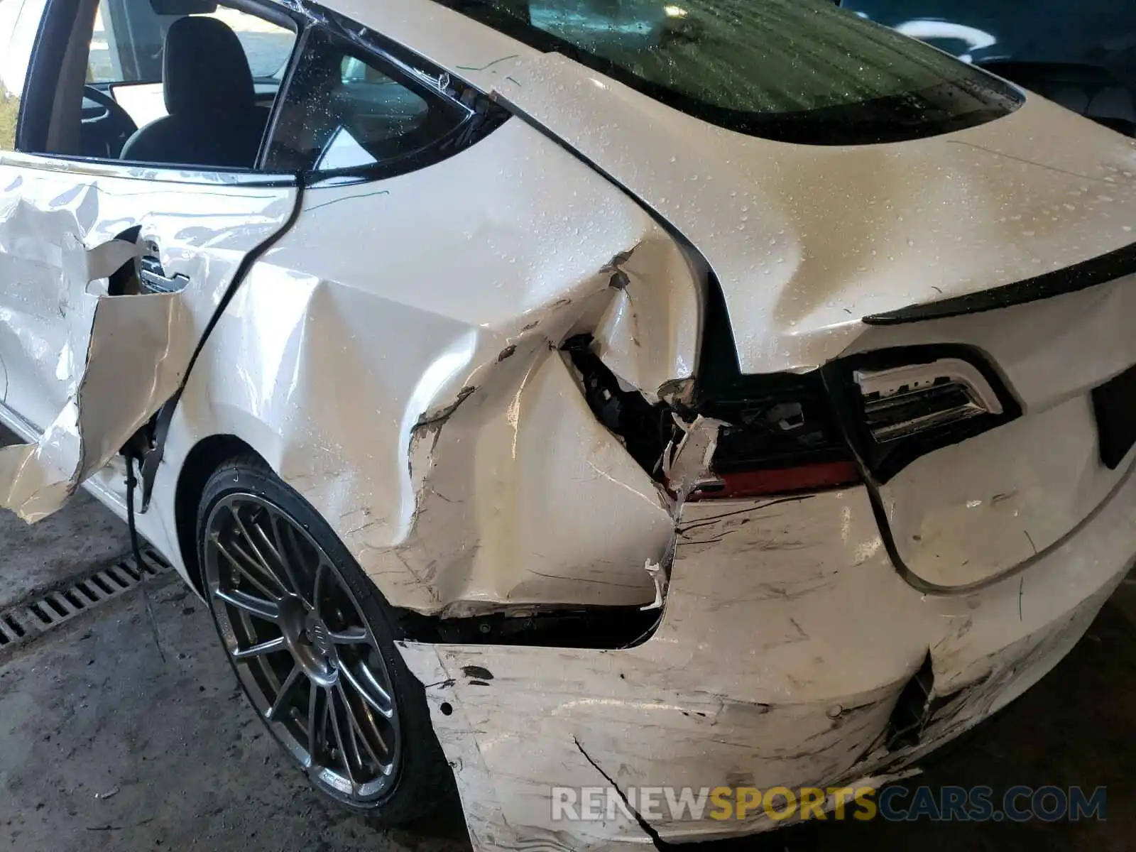 9 Photograph of a damaged car 5YJ3E1EB3KF393141 TESLA MODEL 3 2019