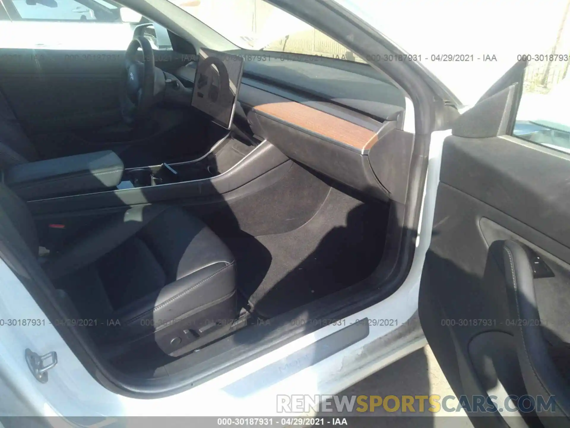 5 Photograph of a damaged car 5YJ3E1EB3KF512662 TESLA MODEL 3 2019