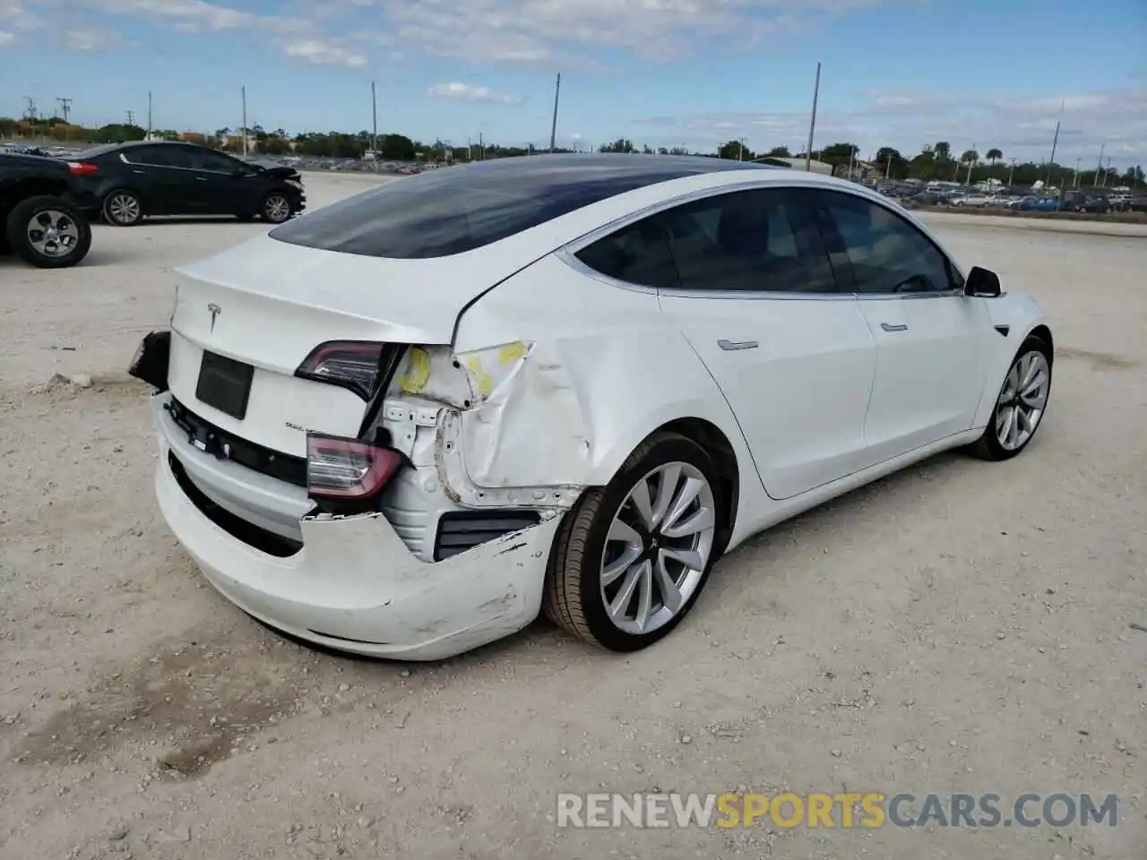 4 Photograph of a damaged car 5YJ3E1EB4KF192073 TESLA MODEL 3 2019